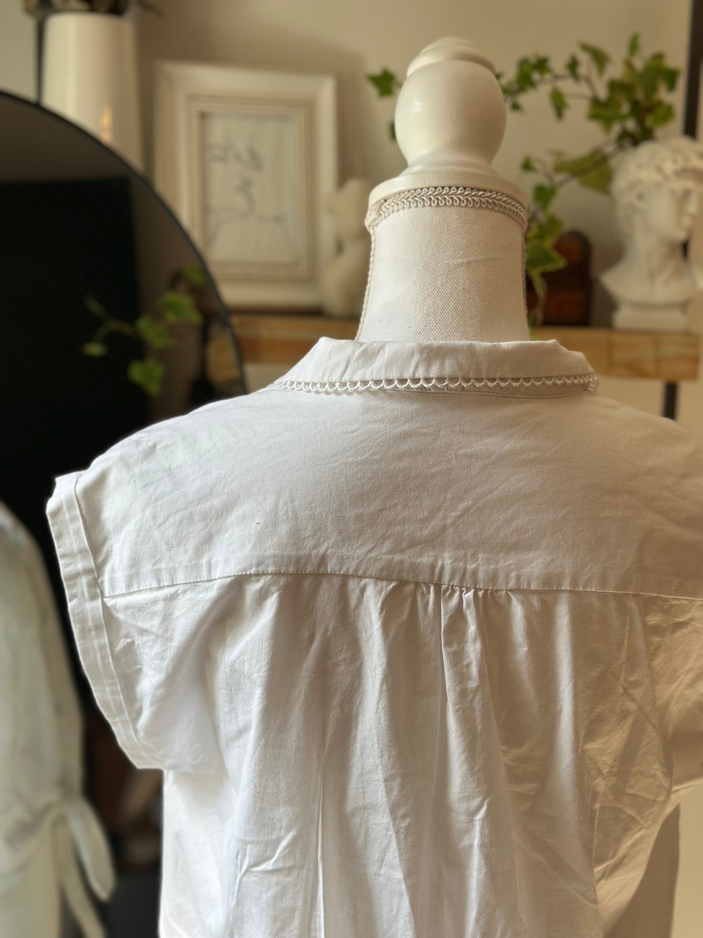 Chemise blanche brodée col citron T.38