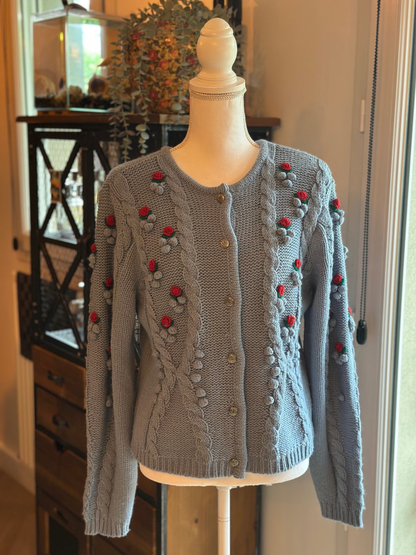 Pull vintage bleu brodé à fleurs (laine) T36
