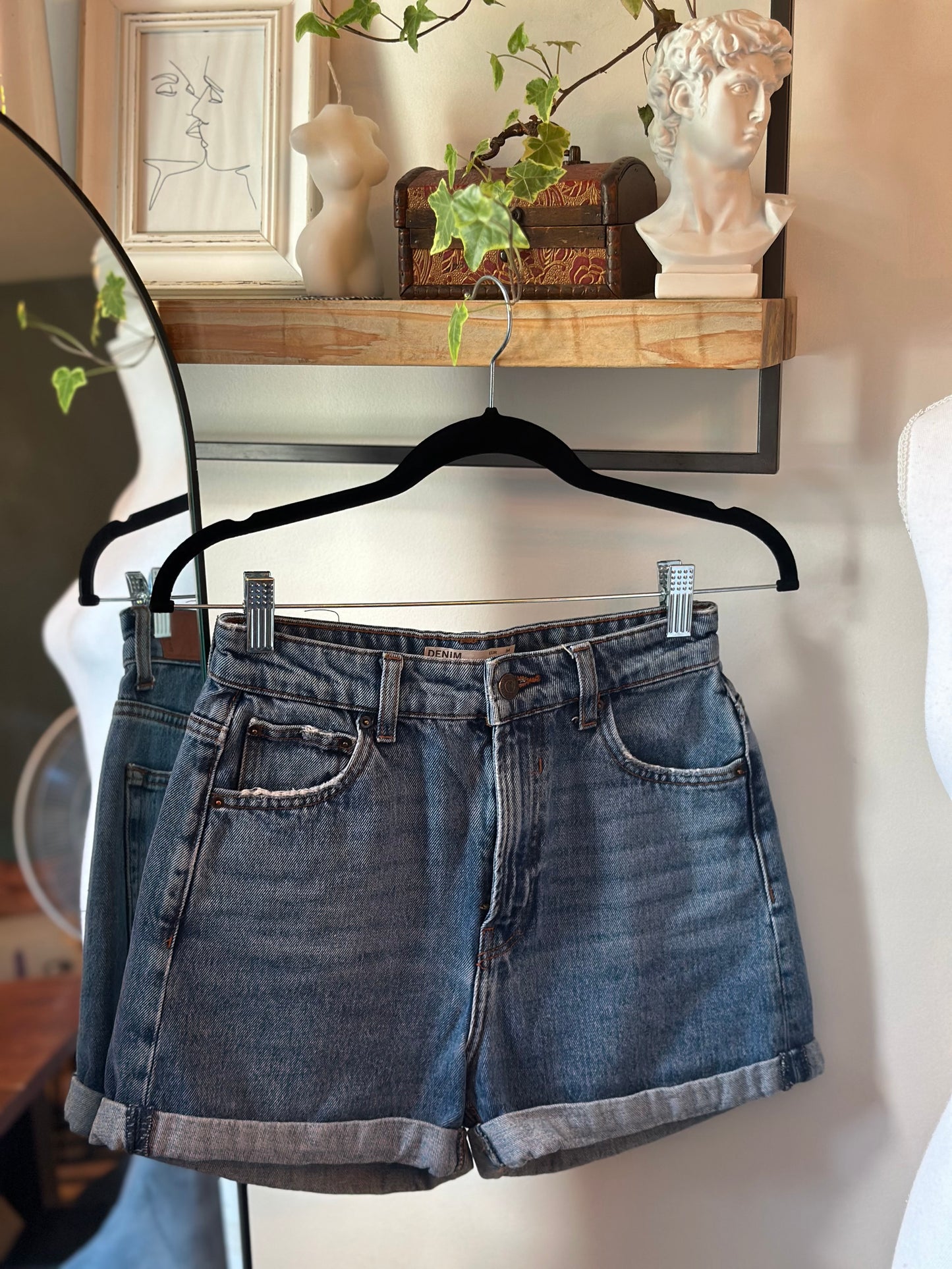 Short en jean bleu brut taille haute T.34