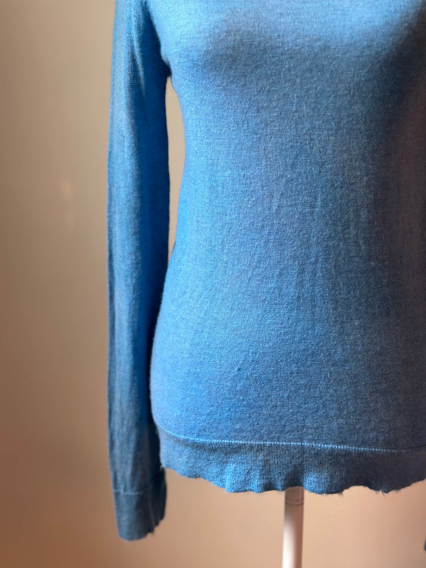 Pull col rond en cachemire bleu modèle miss cp T.36