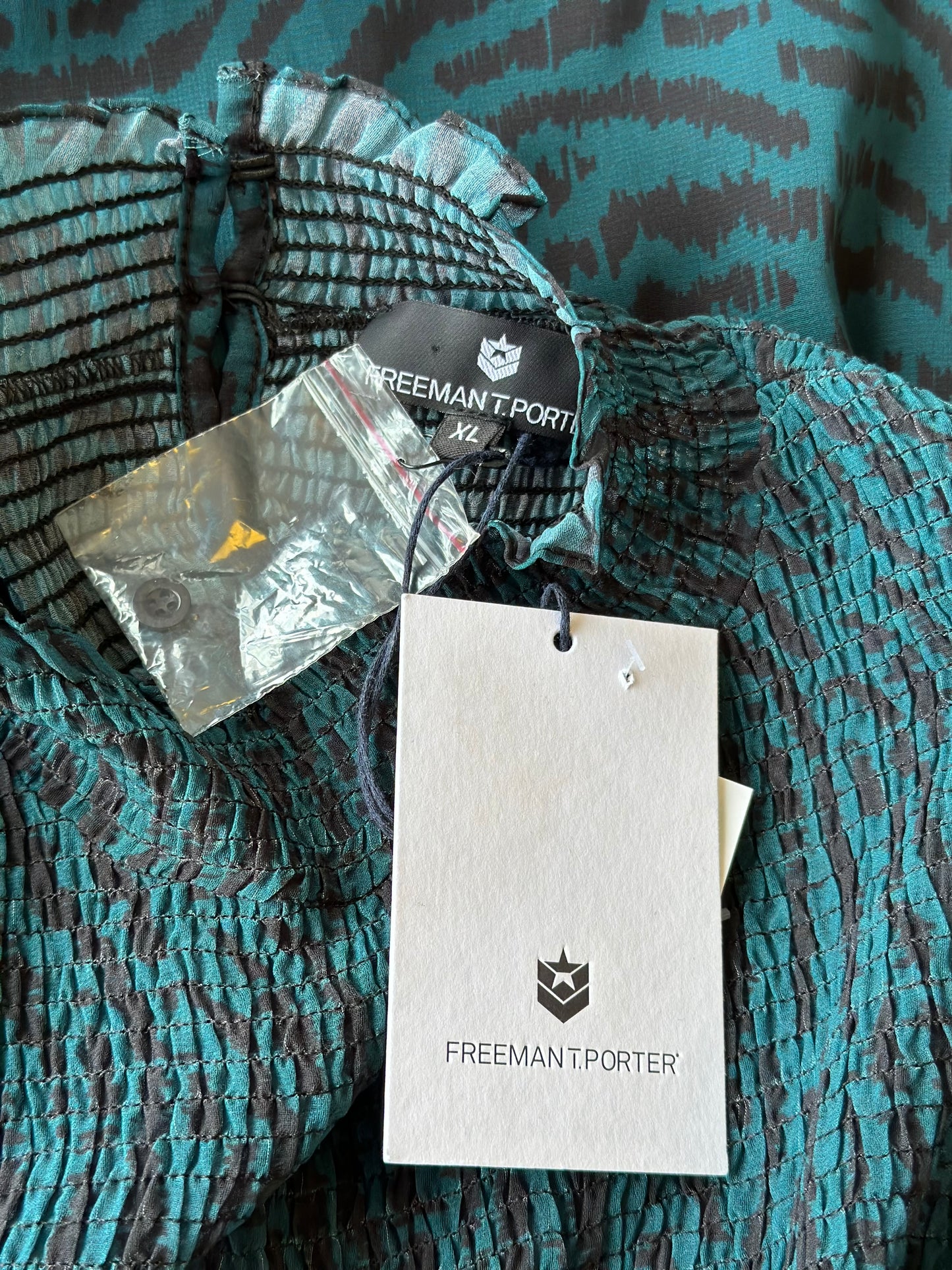 Robe fluide verte et noire à motifs neuve T.42