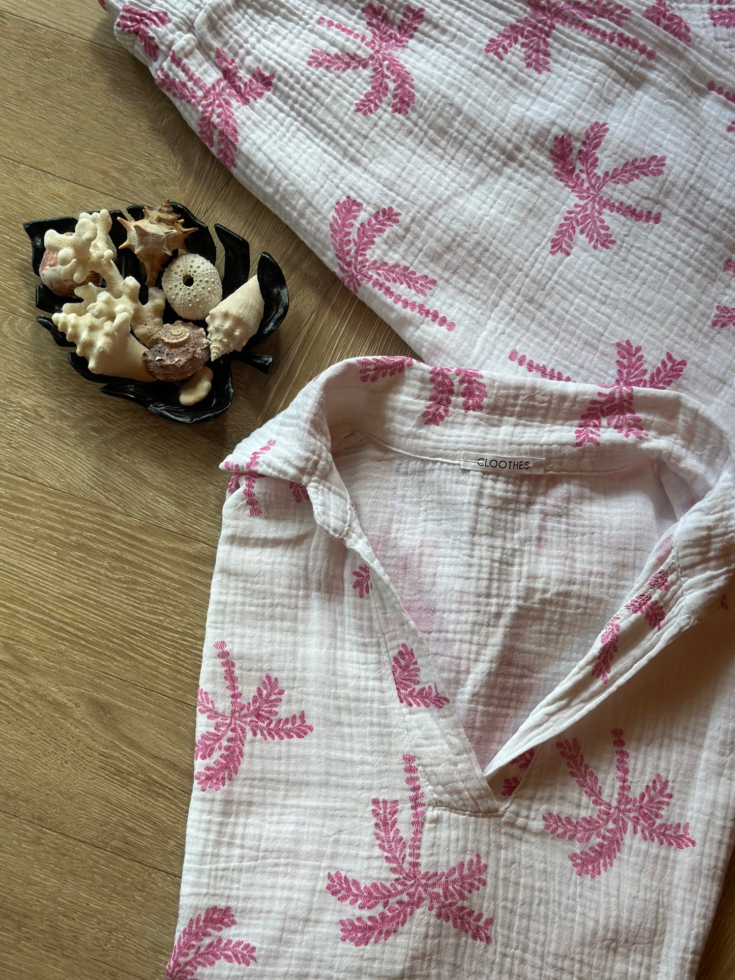 Ensemble d’été en gaze de coton blanc brodé de palmiers roses T.U