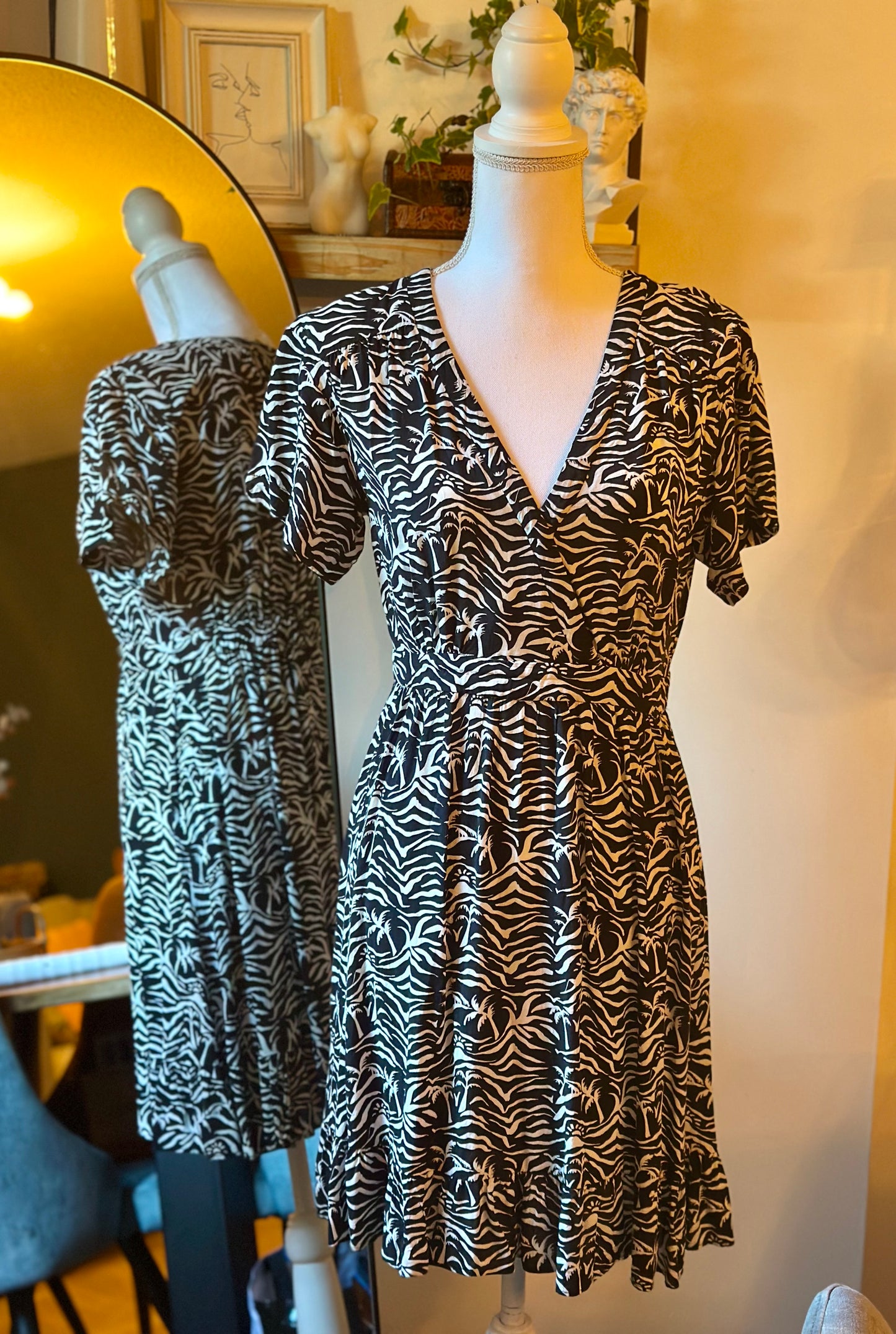 Robe imprimé zèbre palmiers noir et blanc T.36