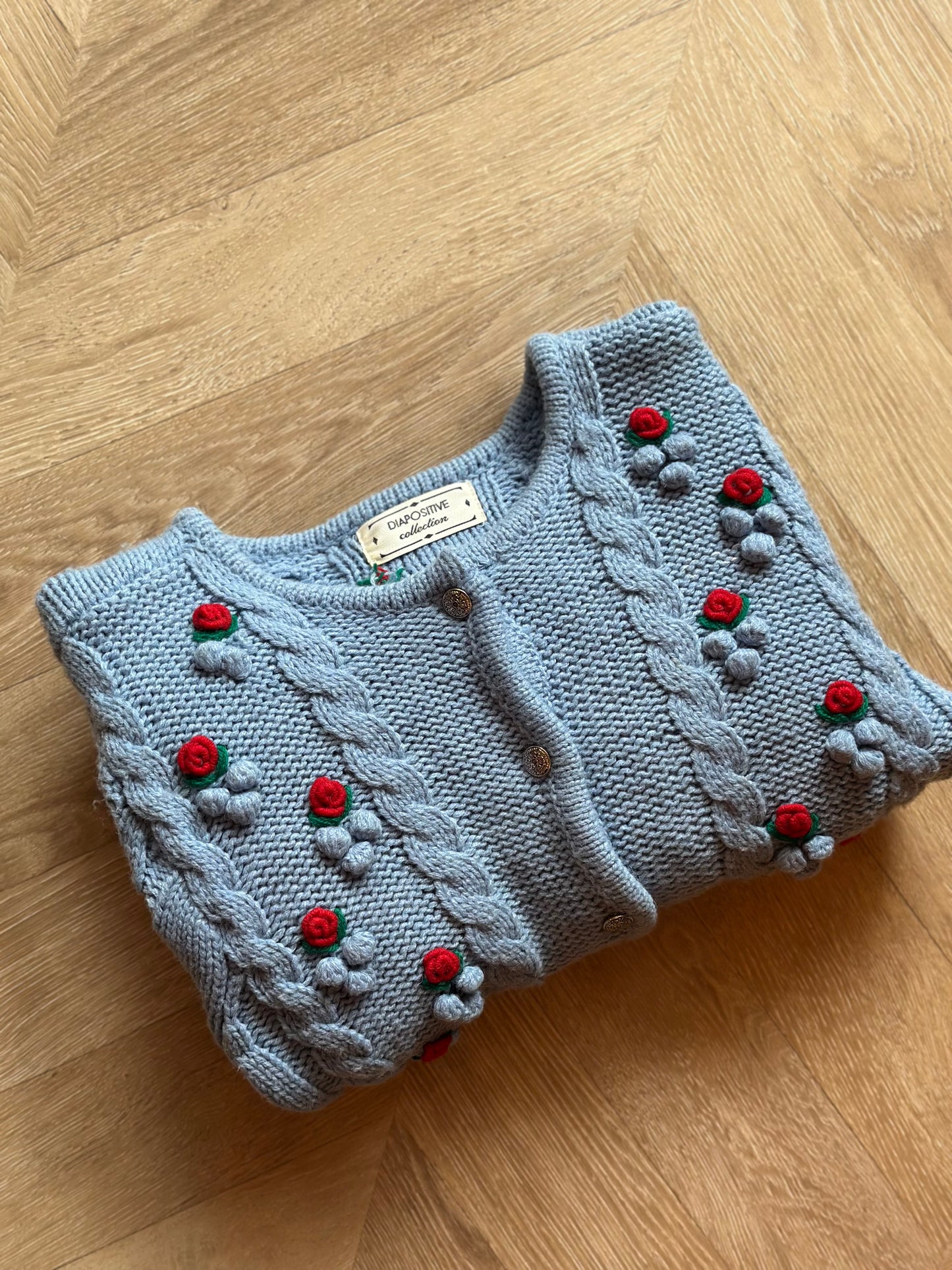 Pull vintage bleu brodé à fleurs (laine) T36