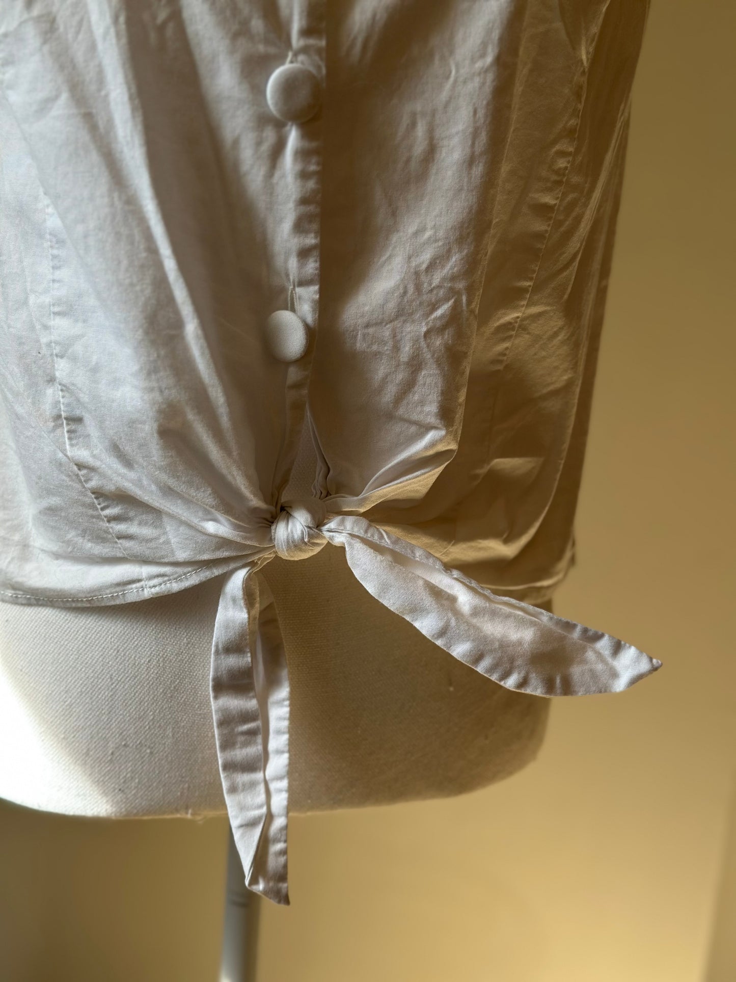 Chemise blanche brodée col citron T.38