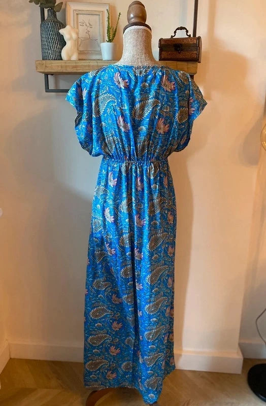 Belle robe longue motifs bleus fleuris T.U