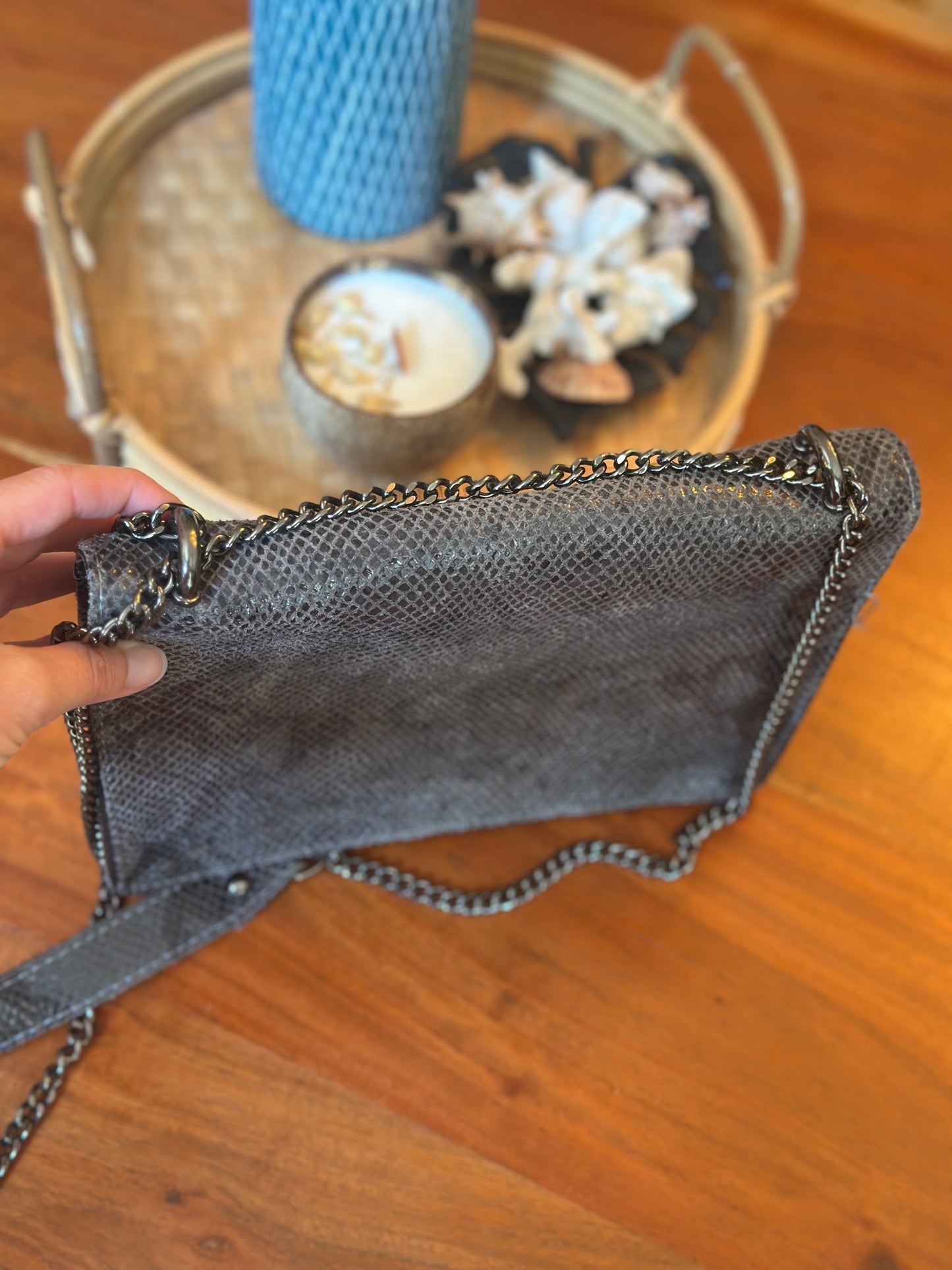 Sac en cuir imprimé python noir et gris – Chaîne métal ajustable
