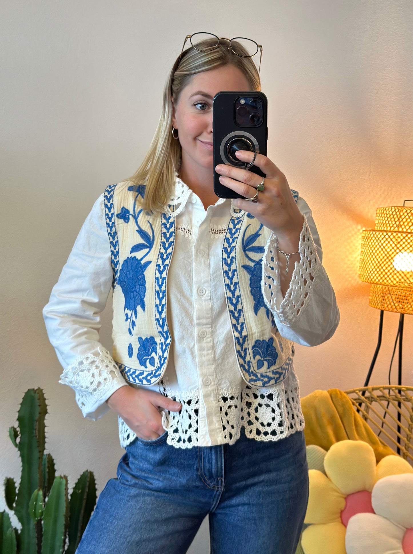 Gilet sans manches beige, broderies florales T.36