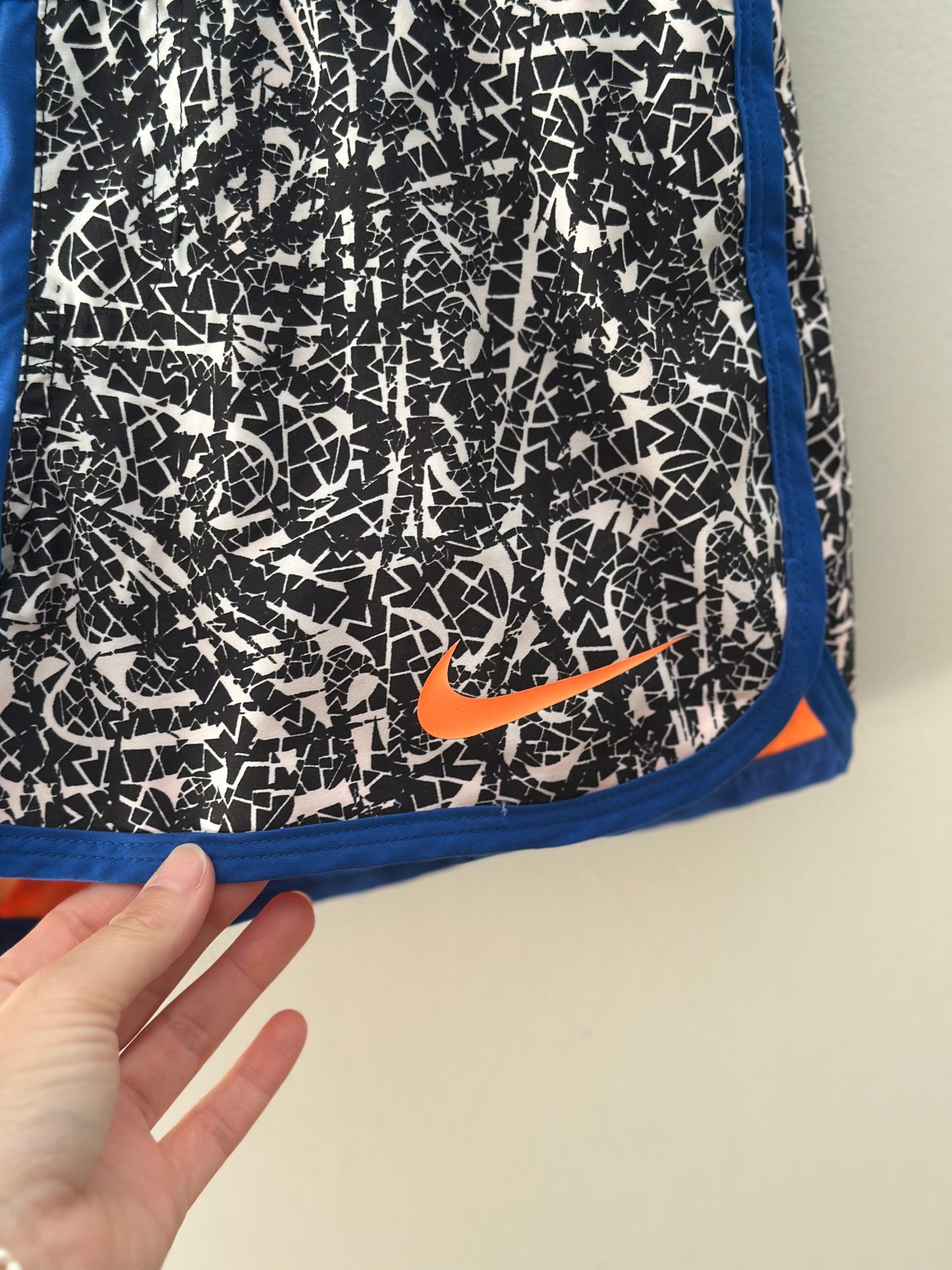 Short de sport imprimé graphique T.34