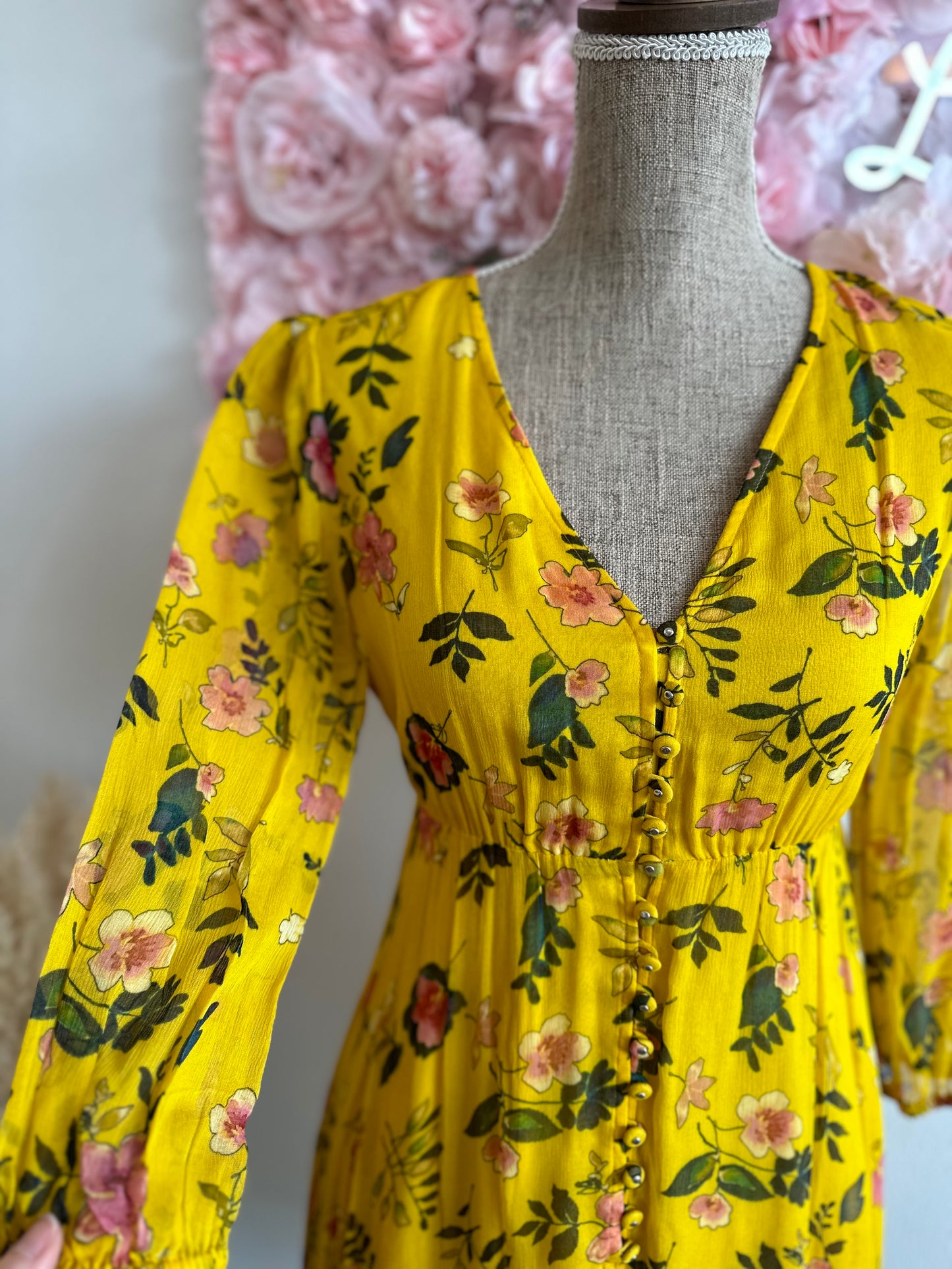 Belle robe jaune à fleurs T.36 neuve