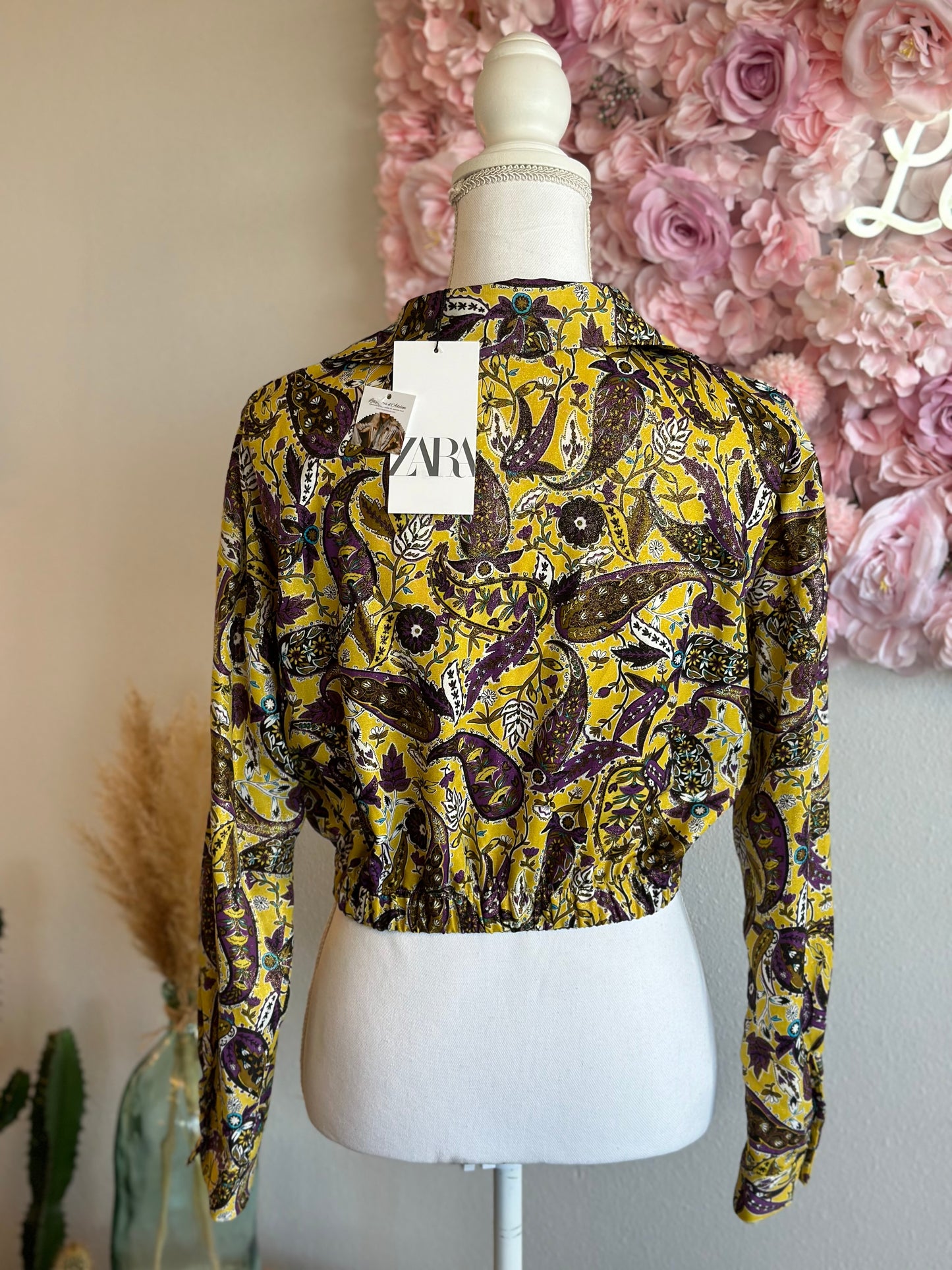 Chemisier court imprimé cachemire paisley jaune et violet, taille XS - Zara