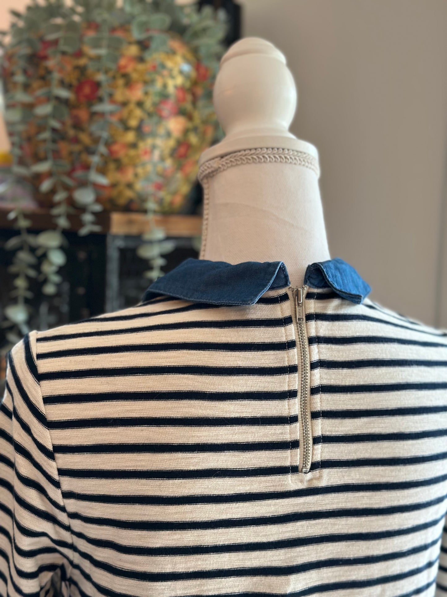 Petit pull léger marinière avec col Claudine brodé T.38