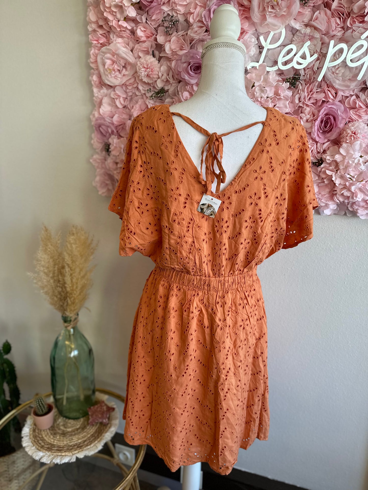 Robe orange en broderie anglaise T.36