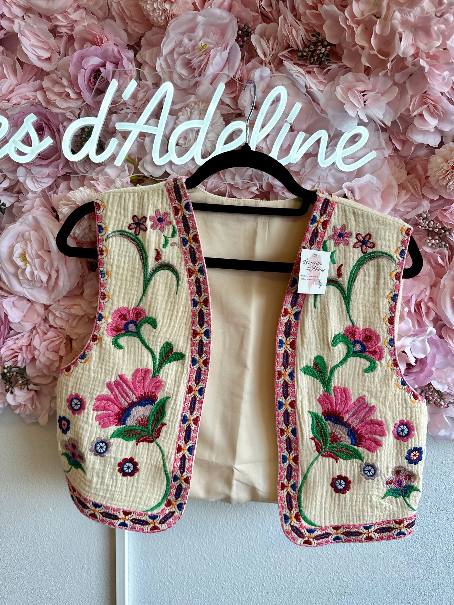 Gilet sans manches beige, broderies fleuries T.36