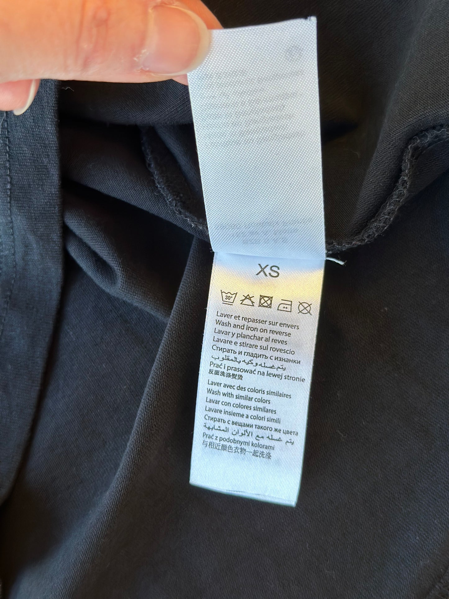 T-shirt noir avec broderie blanche, T.34 neuf