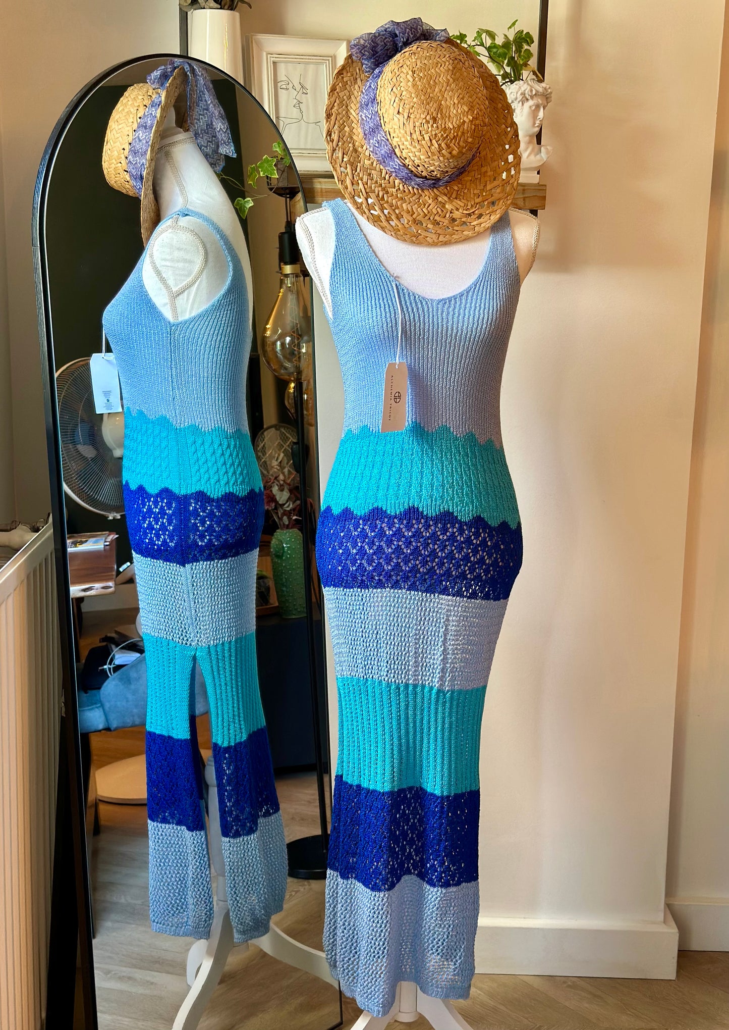 Robe longue maille bleue neuve T.U
