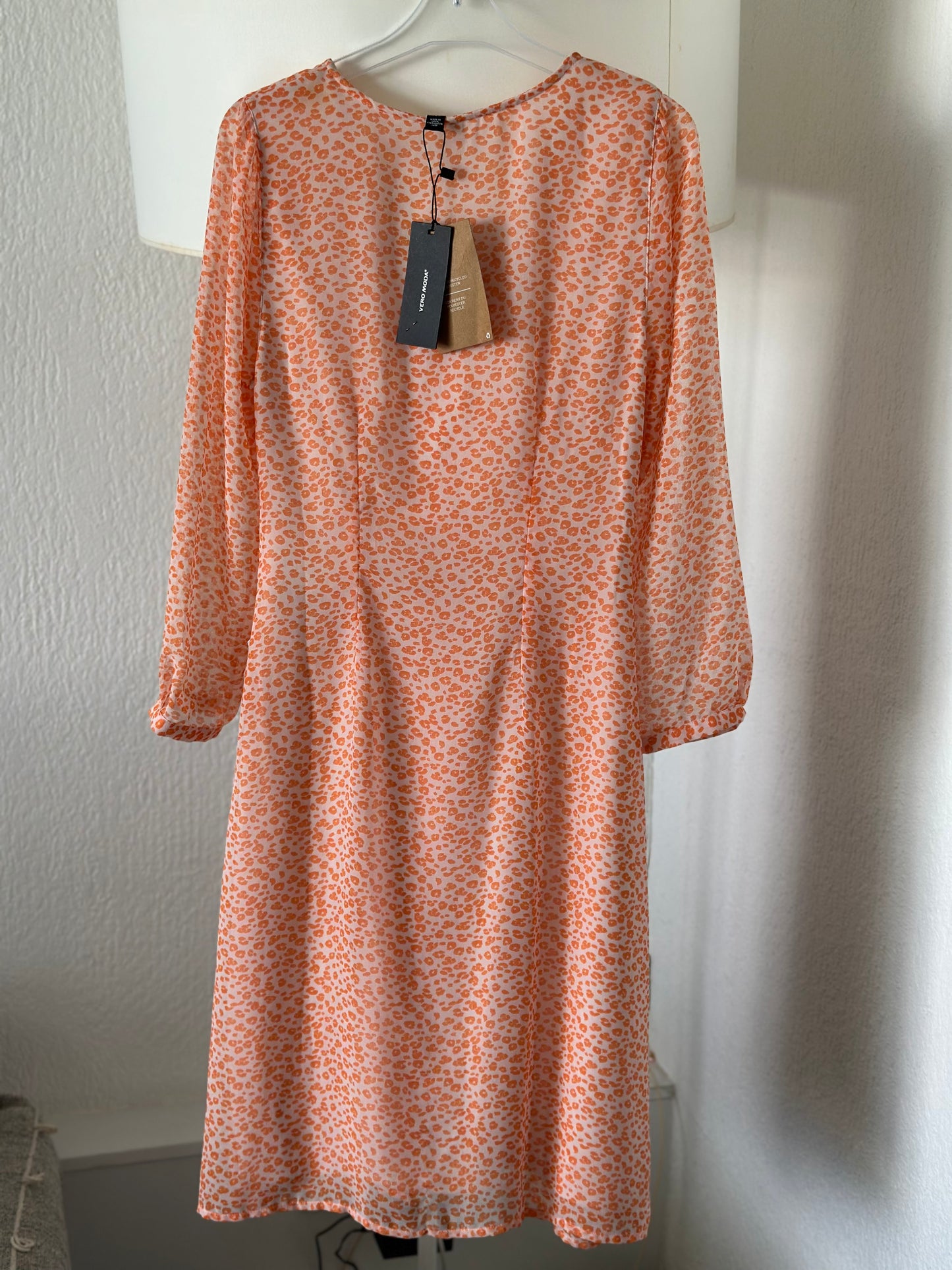 Robe midi neuve à petites fleurs T.36
