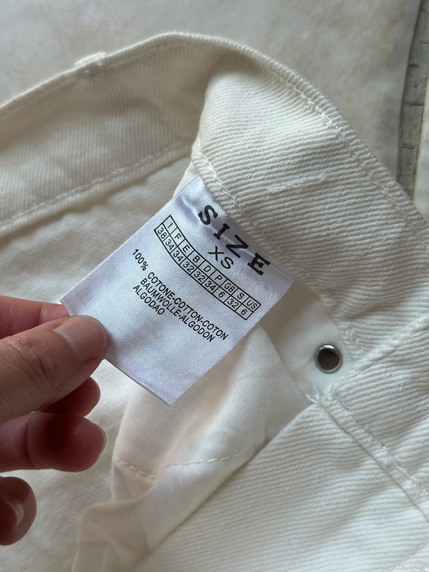 Pantalon jean blanc imprimé fleuri moderne Neuf T.34