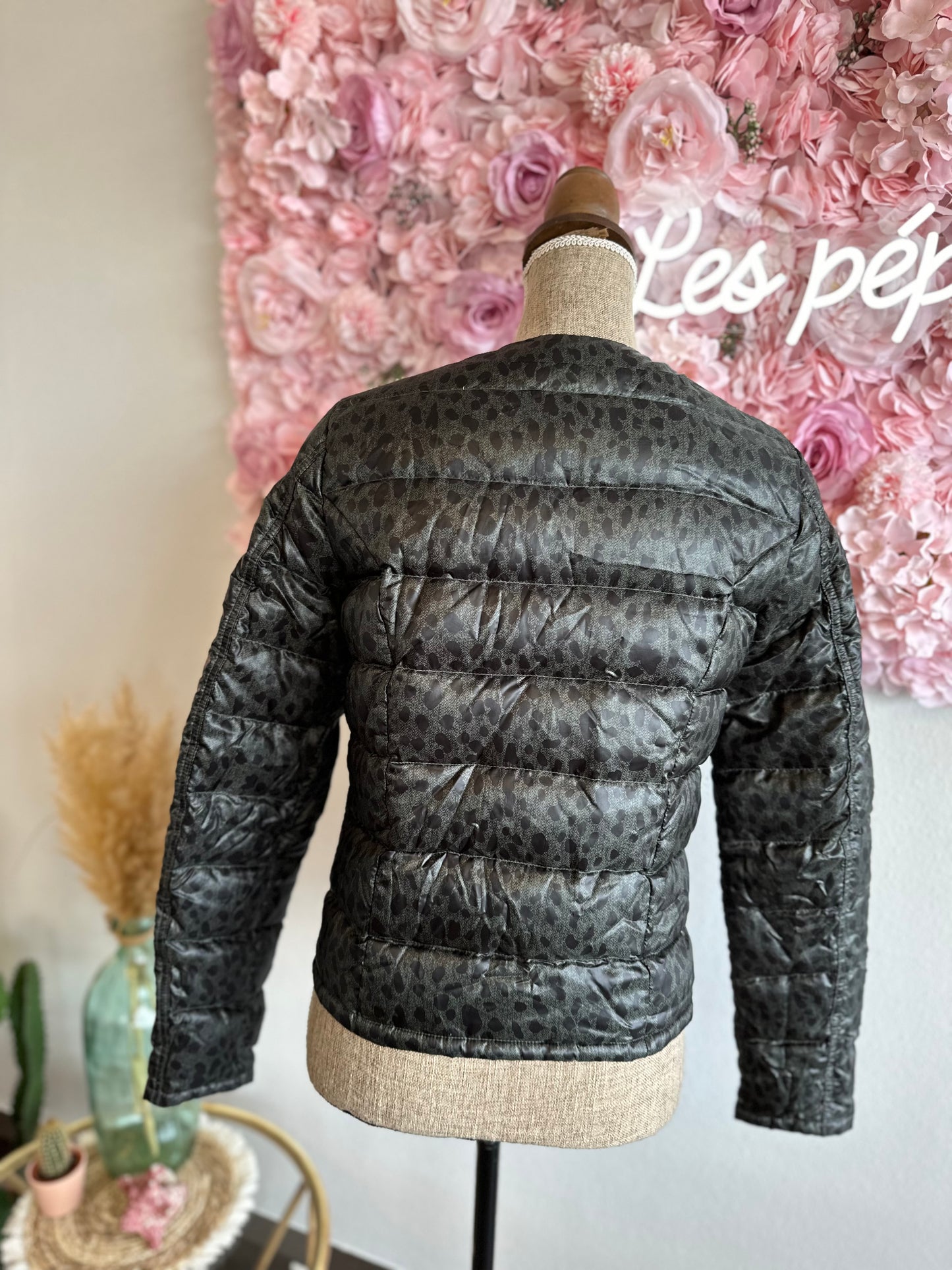 Belle doudoune en duvet imprimé T.38