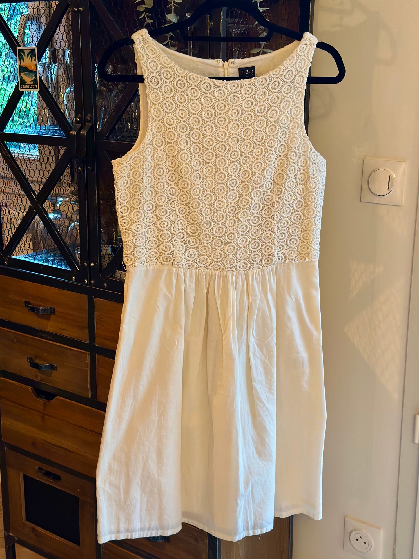 Robe ajourée blanc crème T.36