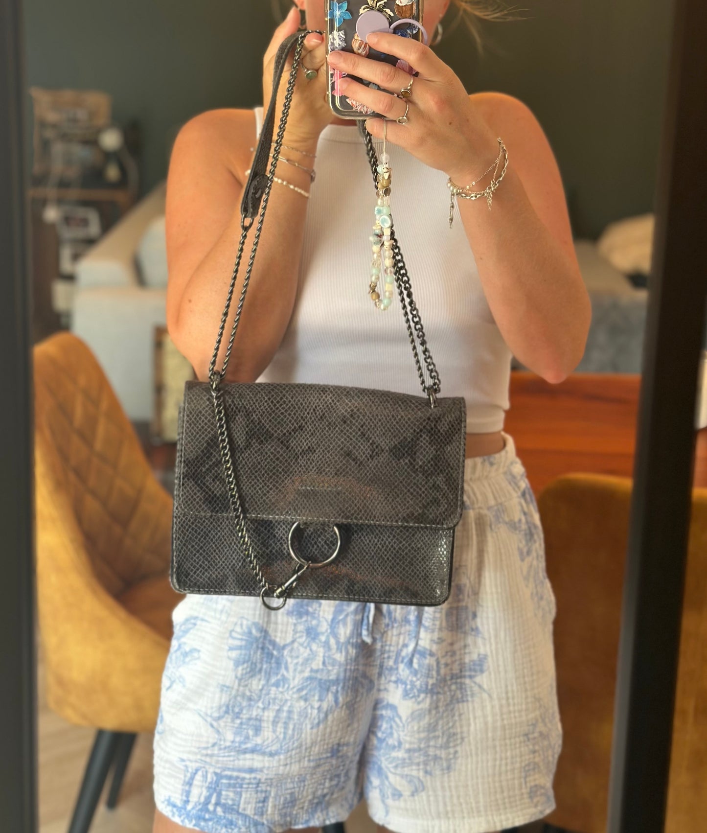 Sac en cuir imprimé python noir et gris – Chaîne métal ajustable