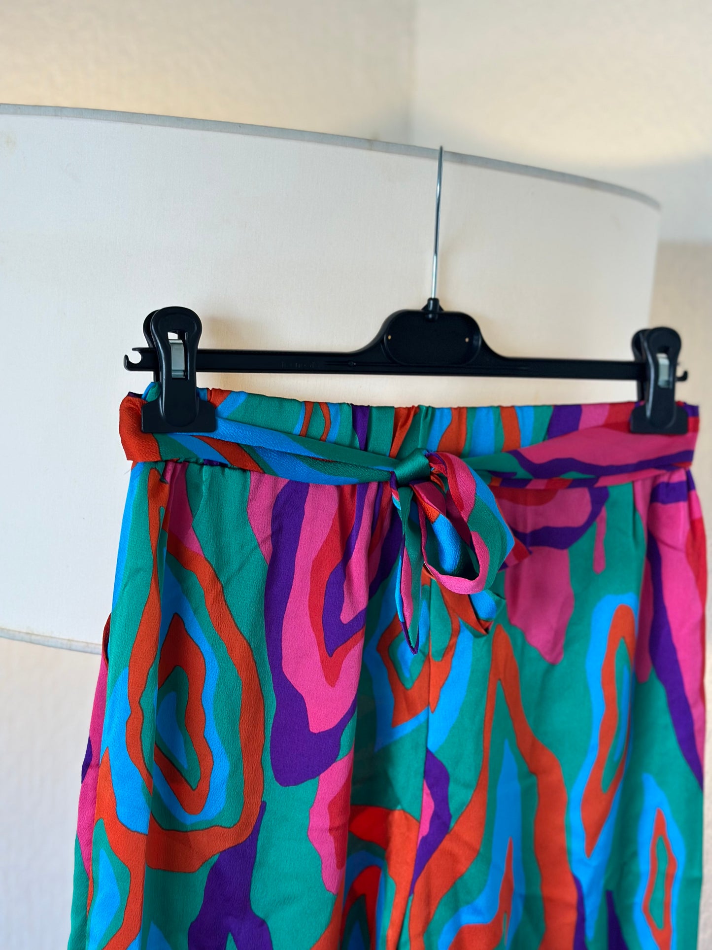 Pantalon fluide à jambes larges motifs colorés neuf T.U