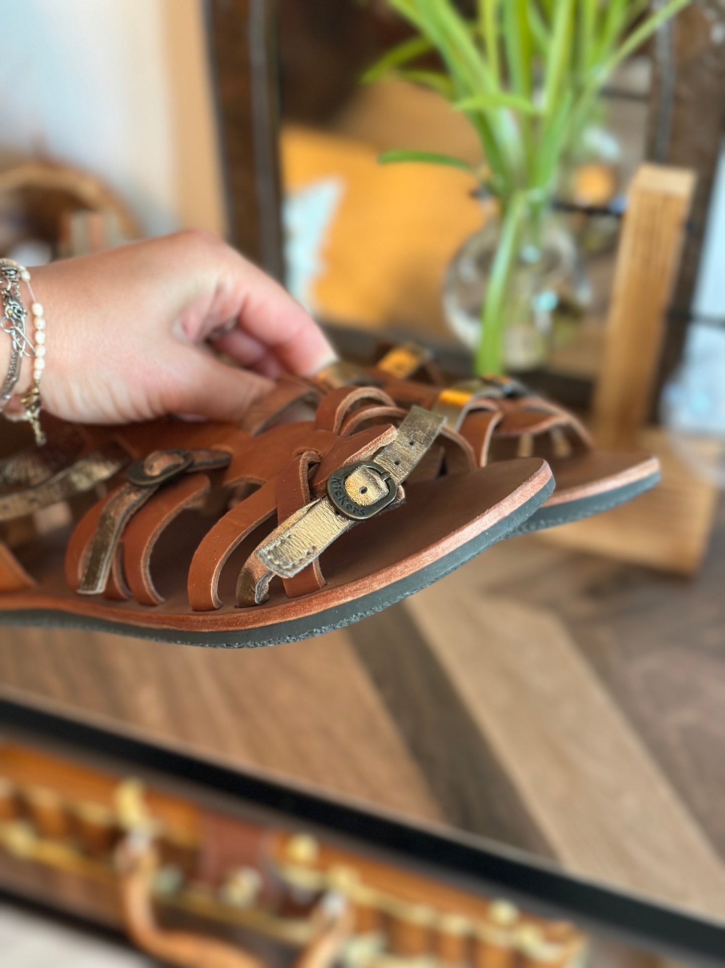 Sandales spartiates cuir camel et doré T.37