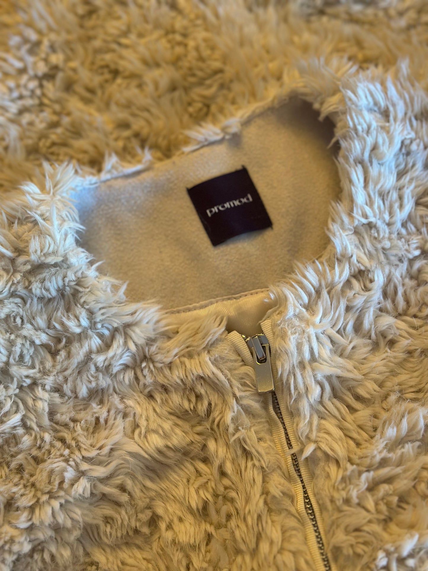 Manteau en fausse fourrure crème effet moumoute T.36