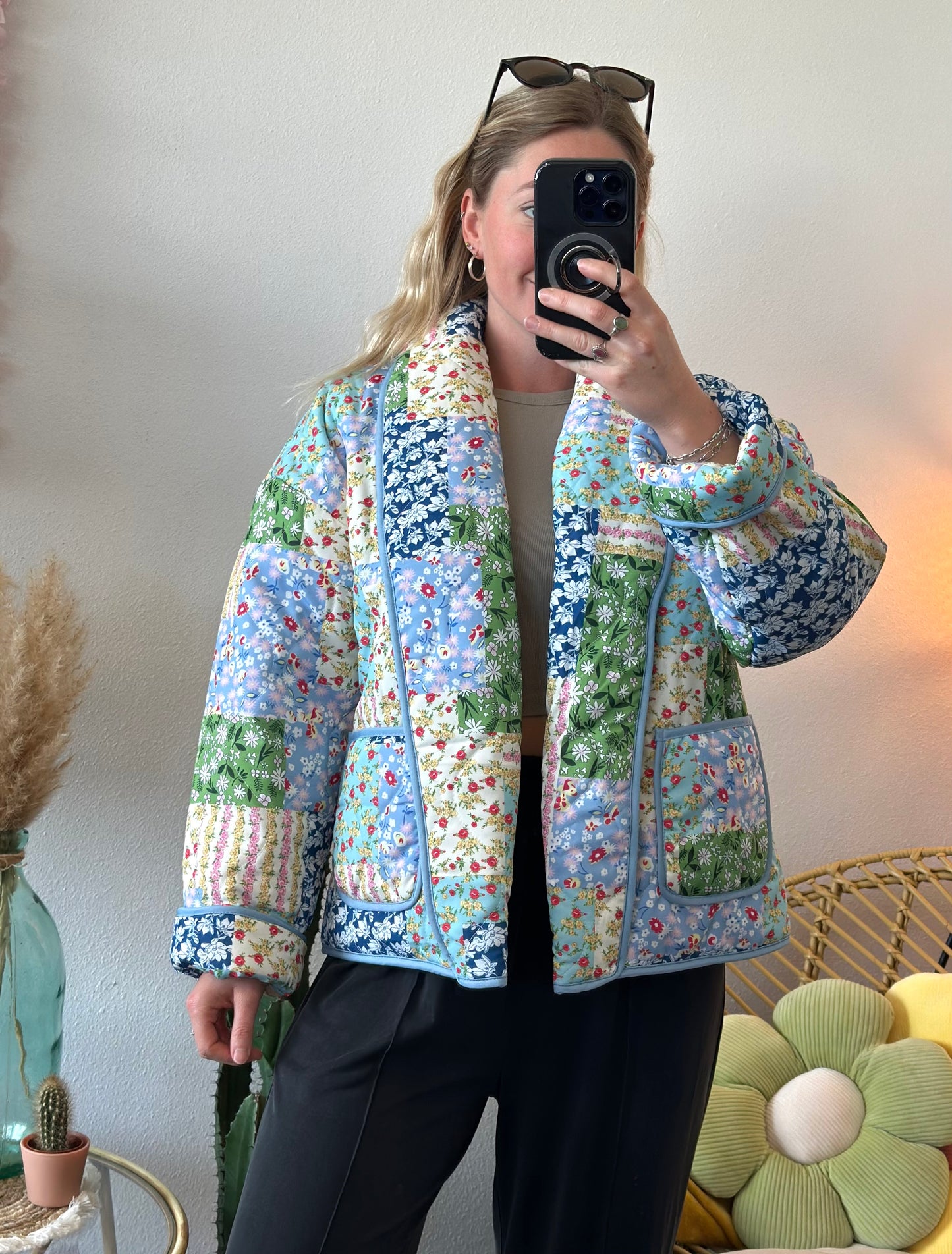 Belle veste imprimée motifs patchwork fleuris colorée T.36