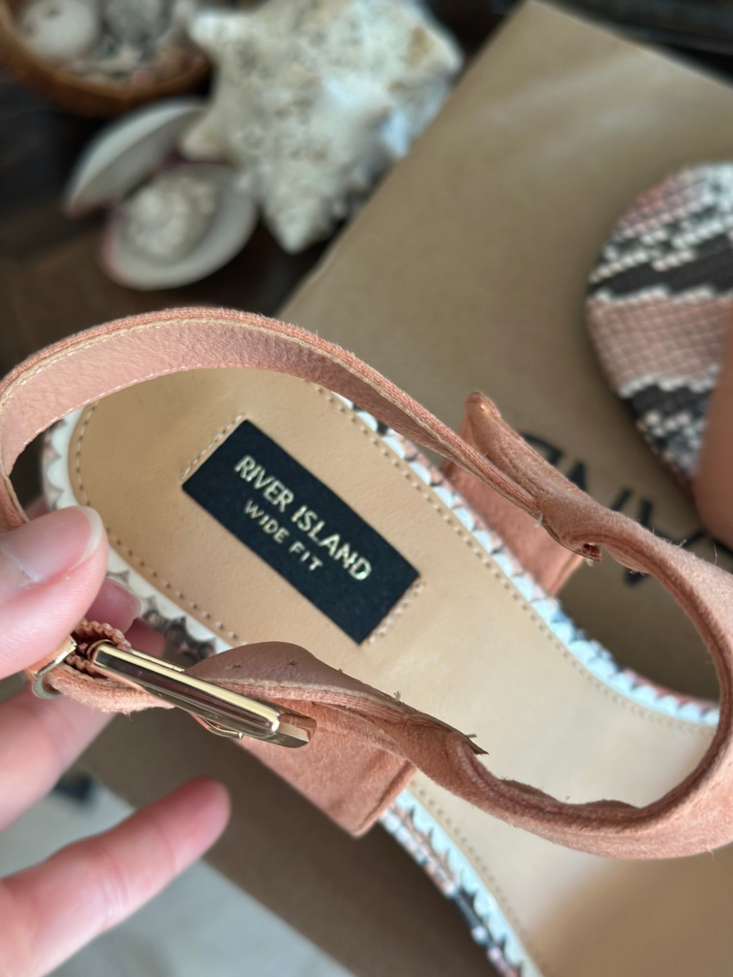 Sandales corail rose clair à talon T.39 – neuves