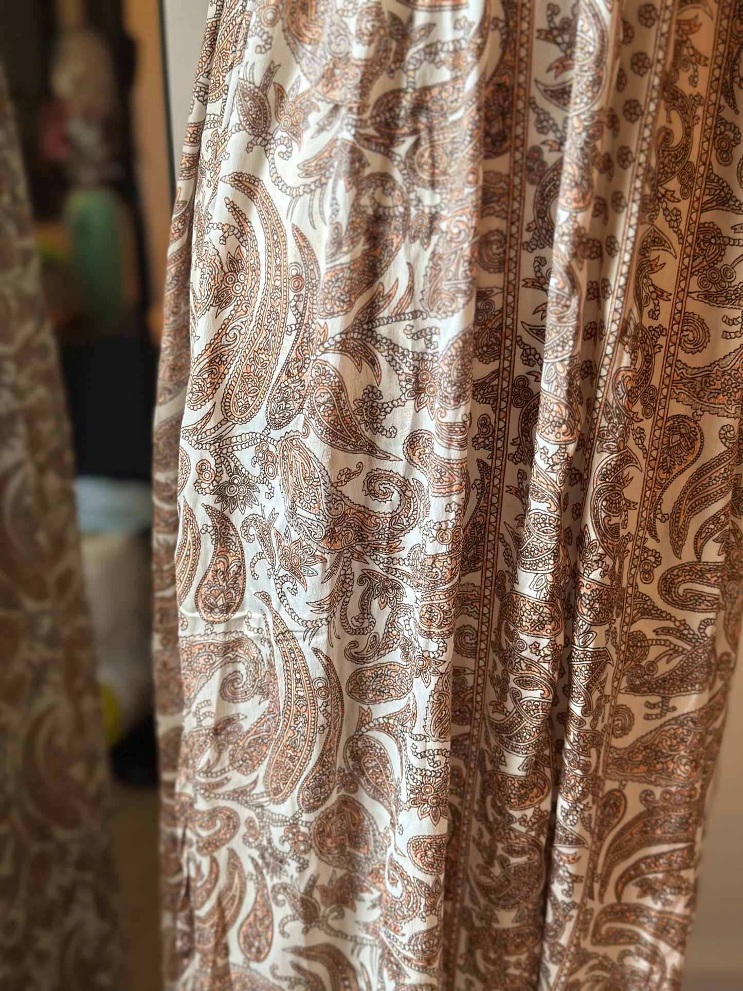 Belle robe longue motifs paisley fleuris taille U - Laraethnics