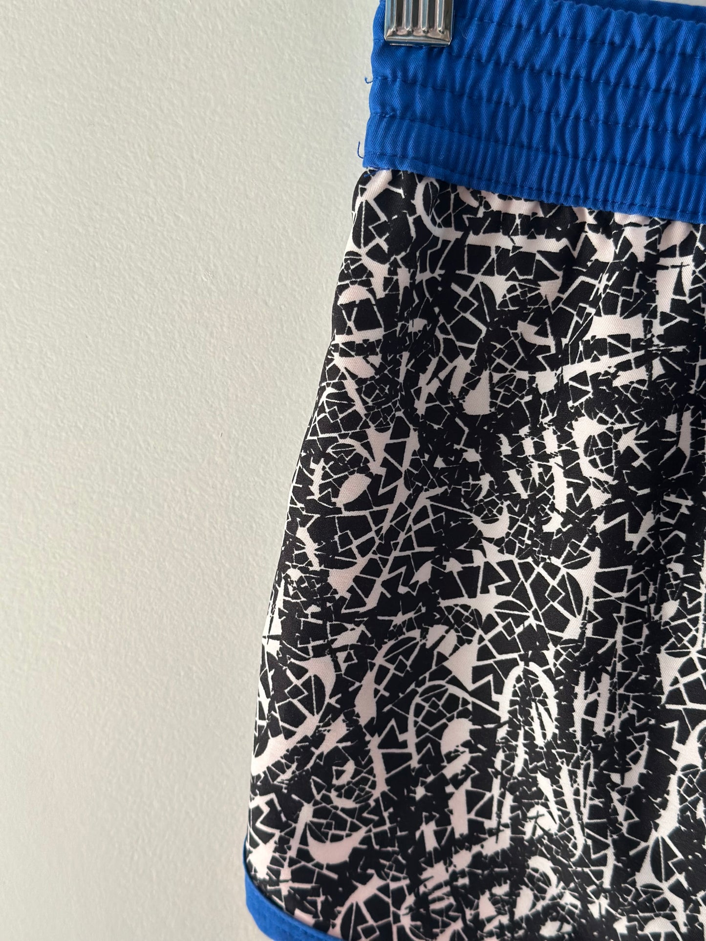 Short de sport imprimé graphique T.34