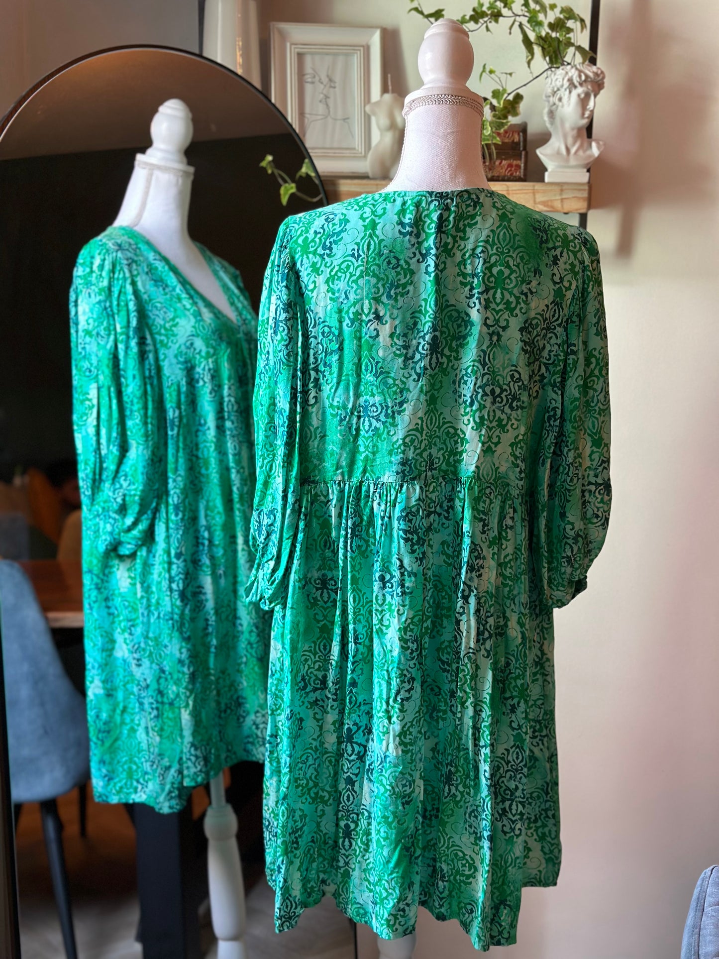 Robe fluide verte à motifs T.36/38