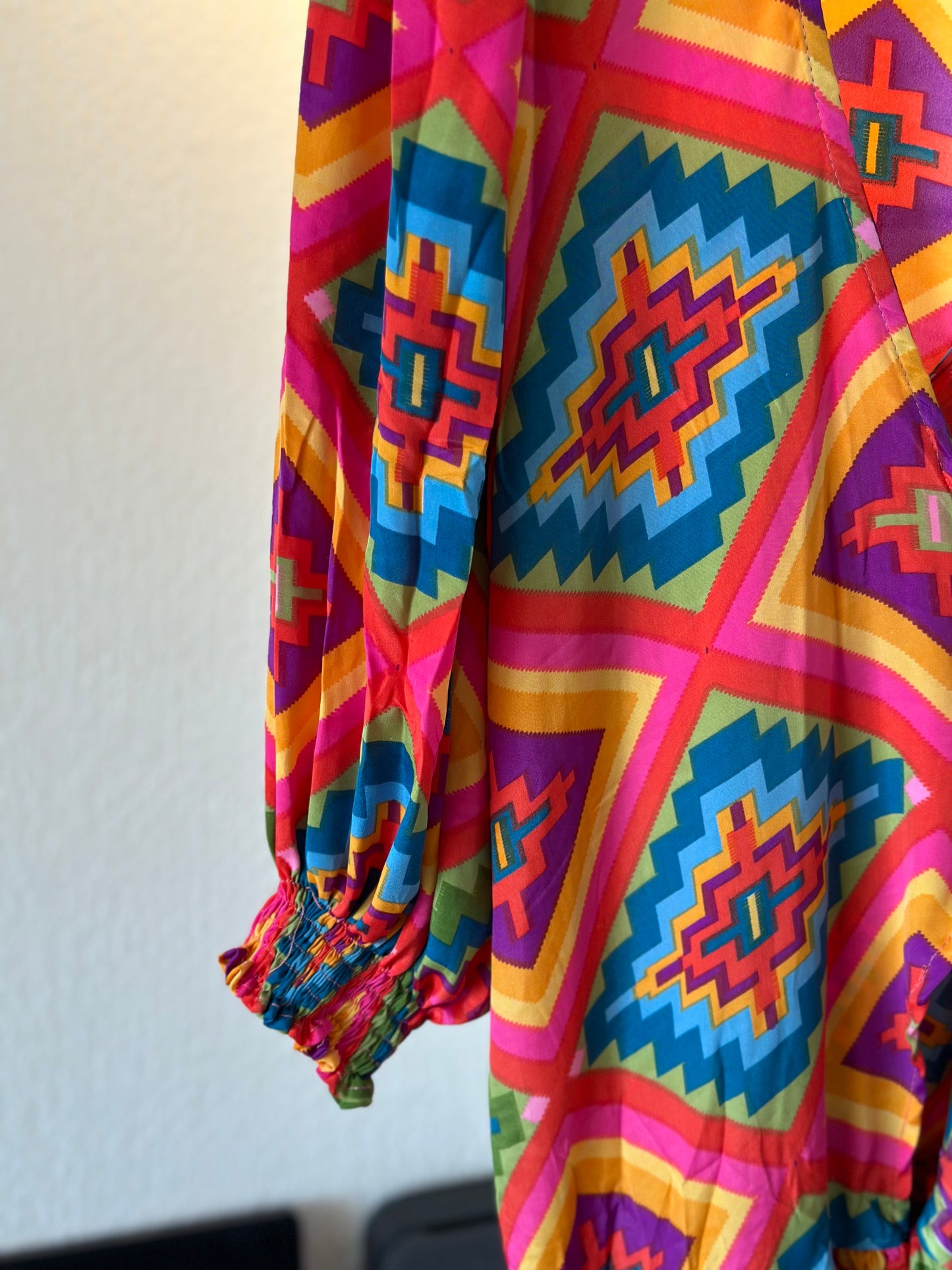 Robe portefeuille à motifs colorés neuve T.U