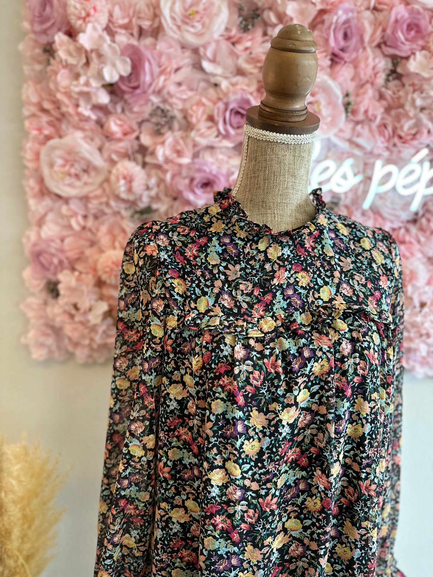 Robe noire imprimée fleurs colorées, T.36