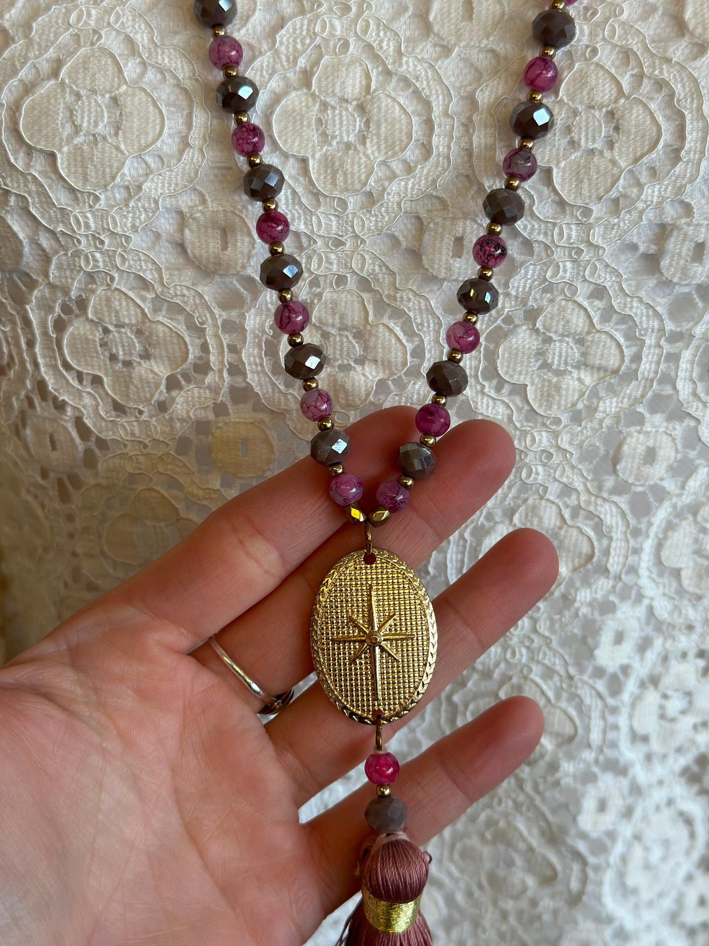 Collier sautoir perles rose fuchsia