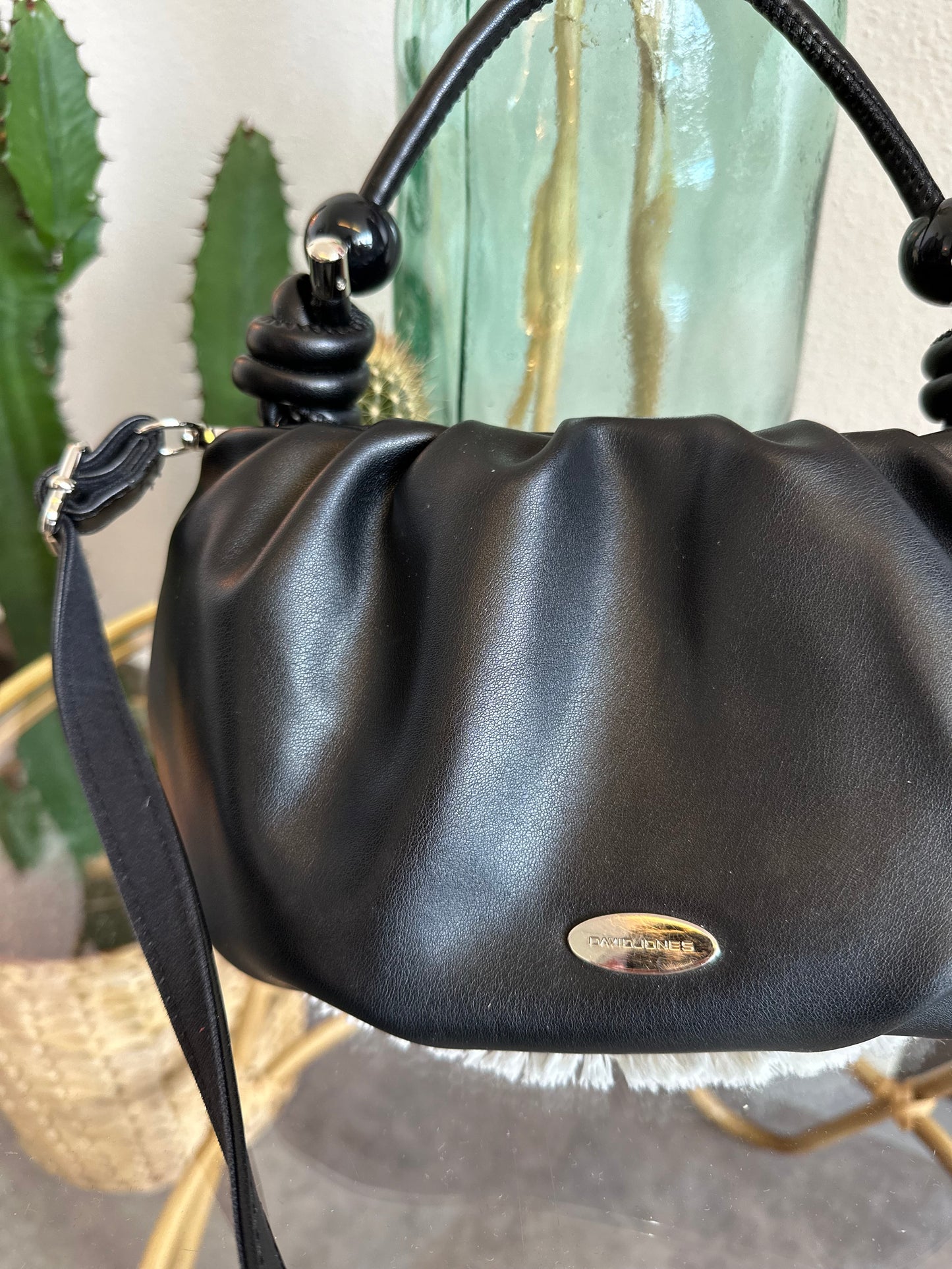 Petit sac bandoulière ou porté main en similicuir noir