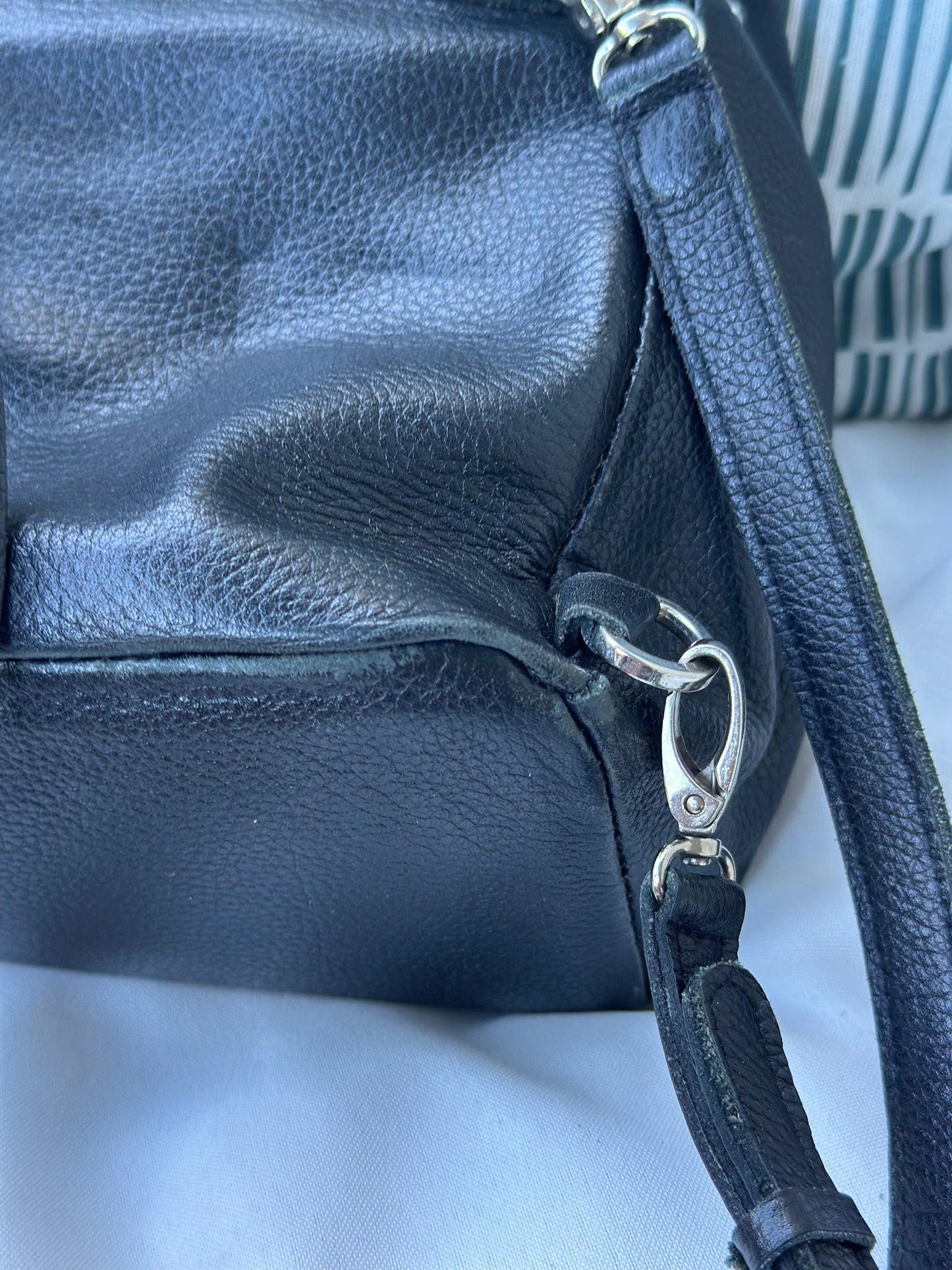 Sac à dos en cuir noir “Le Petit Cartel”