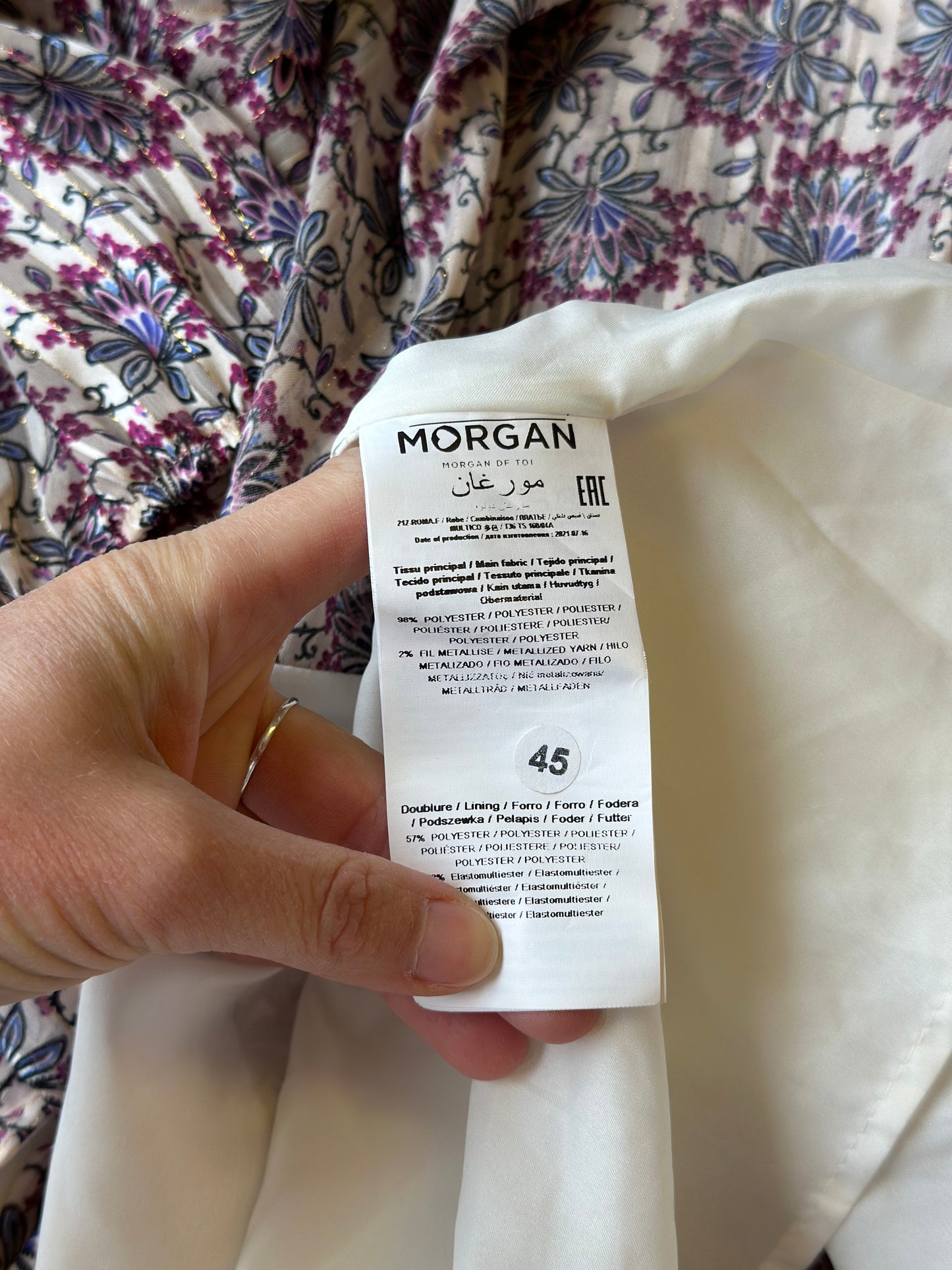 Belle robe coupe portefeuille à motifs fleuris T.36