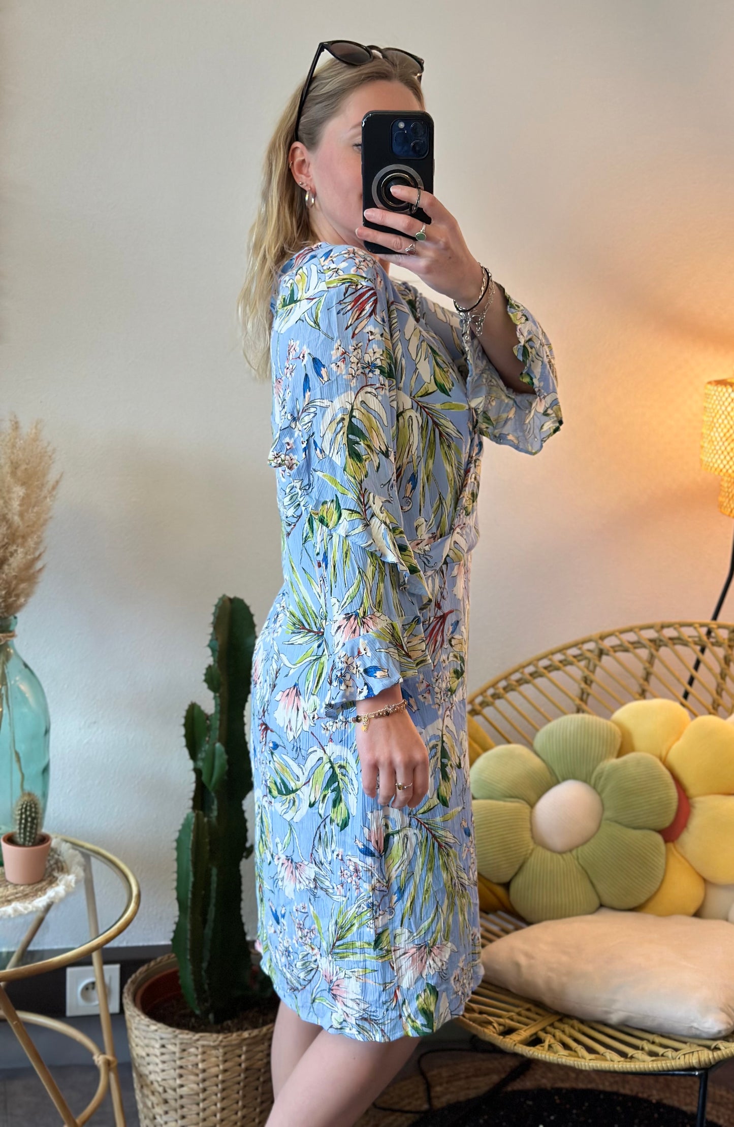 Robe bleu clair à motifs fleuris T.42