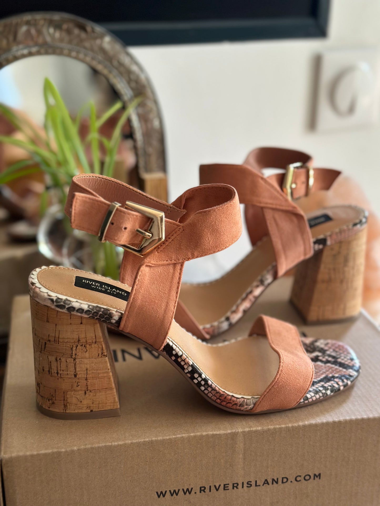 Sandales corail rose clair à talon T.39 – neuves