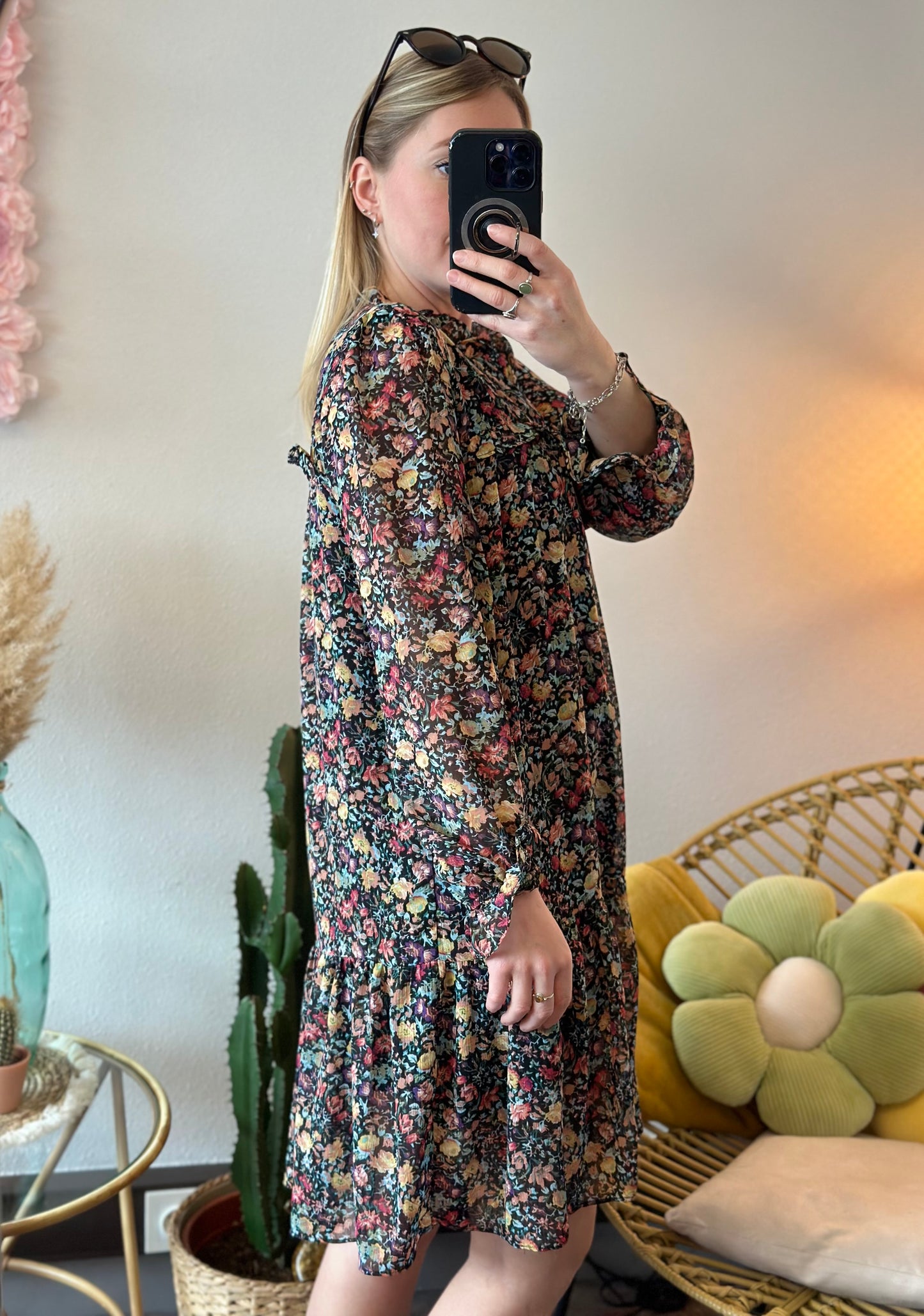 Robe noire imprimée fleurs colorées, T.36