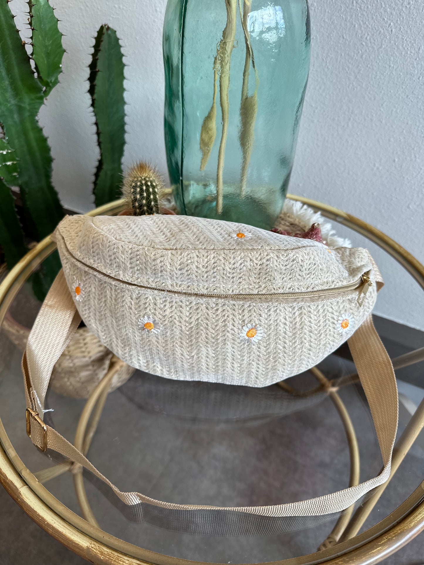 Banane beige foncé brodée de fleurs pâquerettes