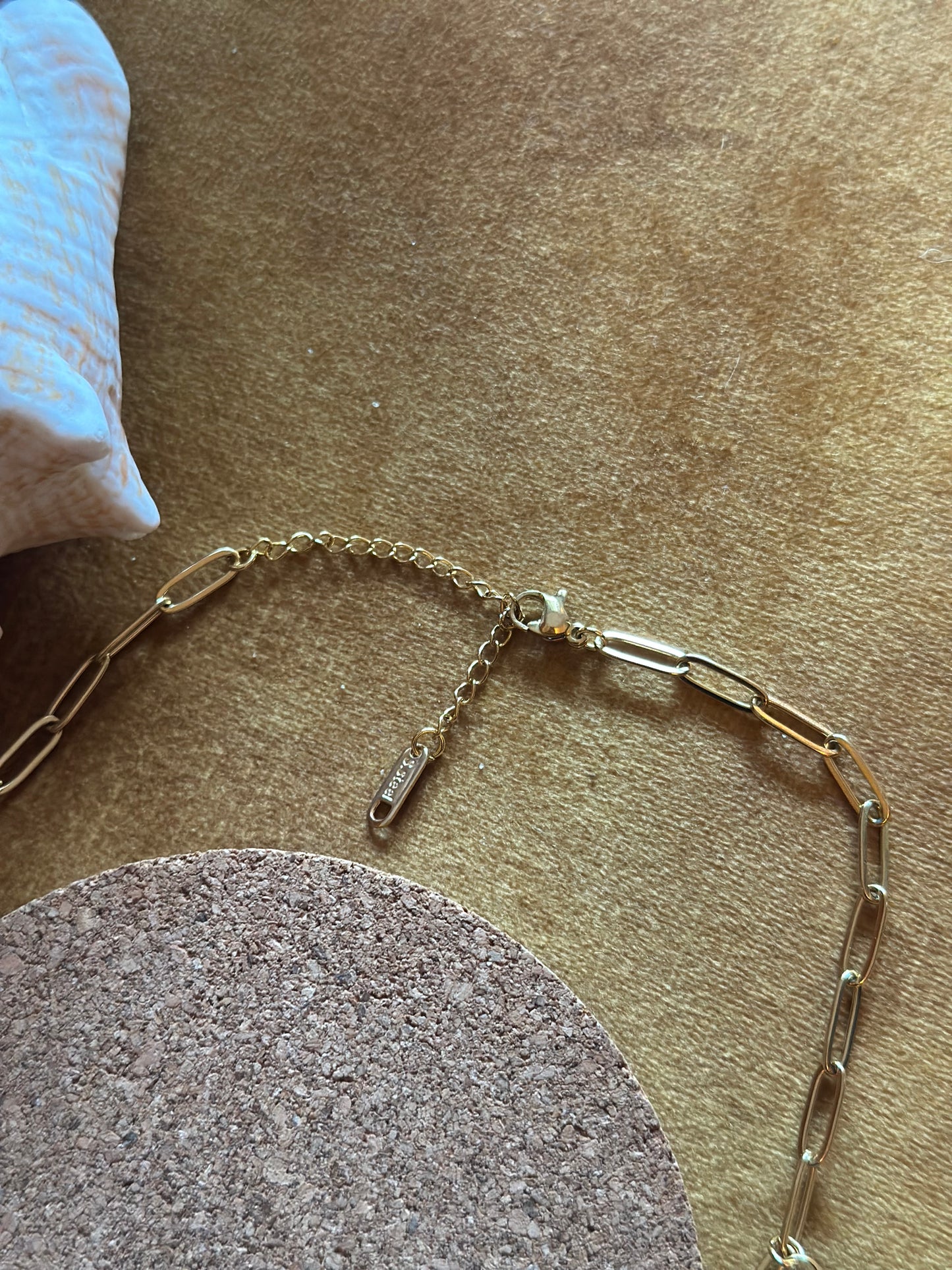 Collier doré fantaisie poissons & étoiles en céramique – esprit bord de mer