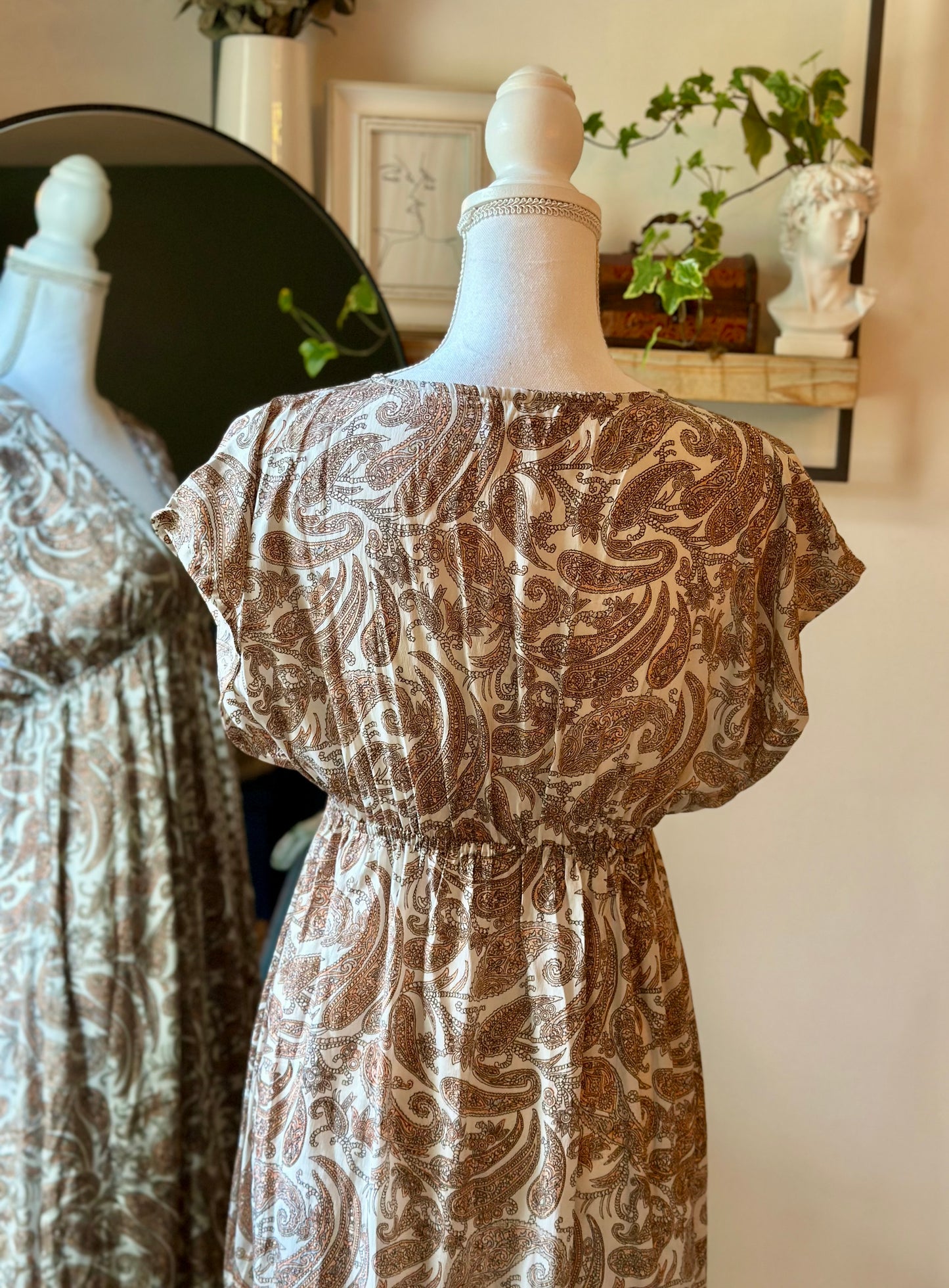 Belle robe longue motifs paisley fleuris taille U - Laraethnics