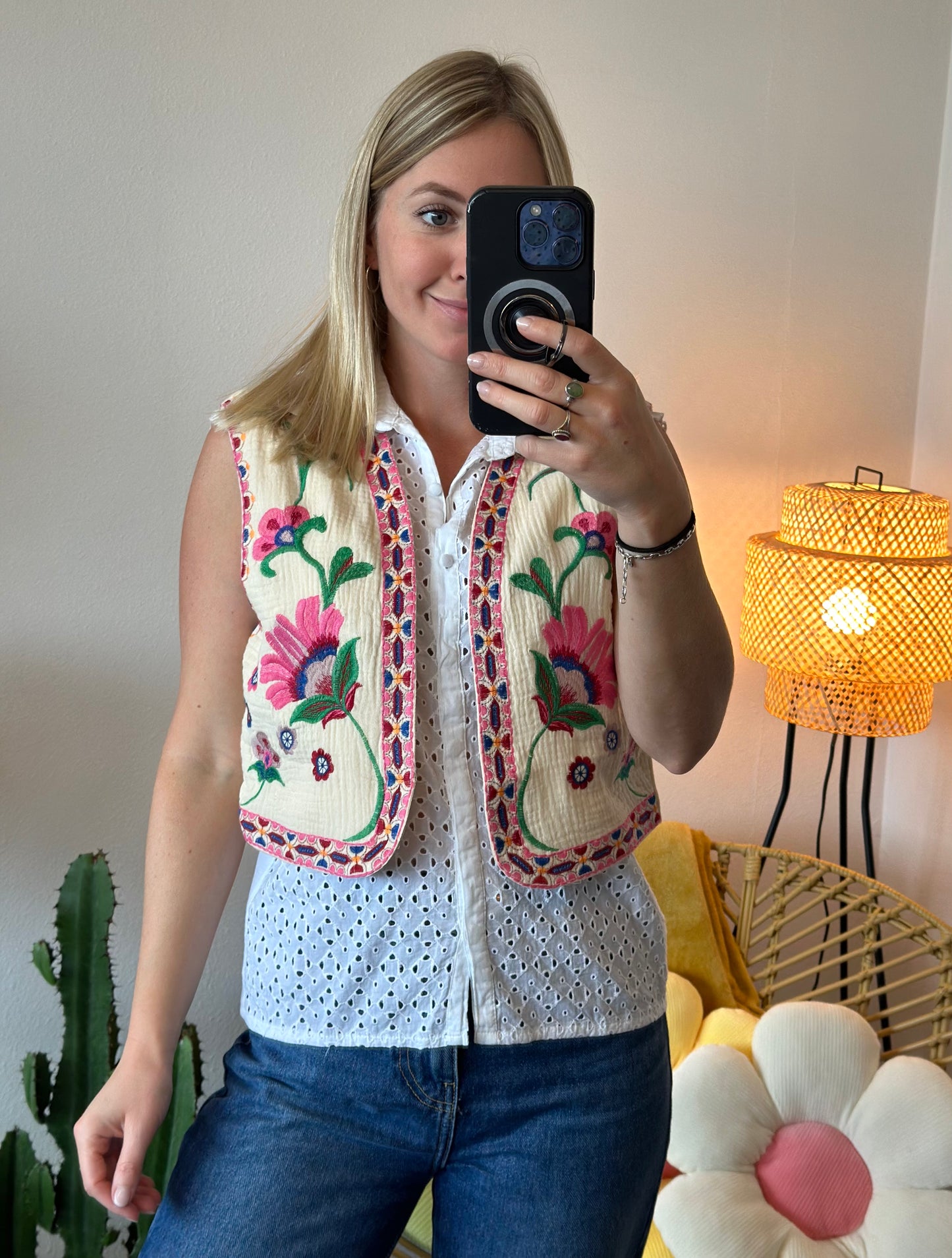 Gilet sans manches beige, broderies fleuries T.36