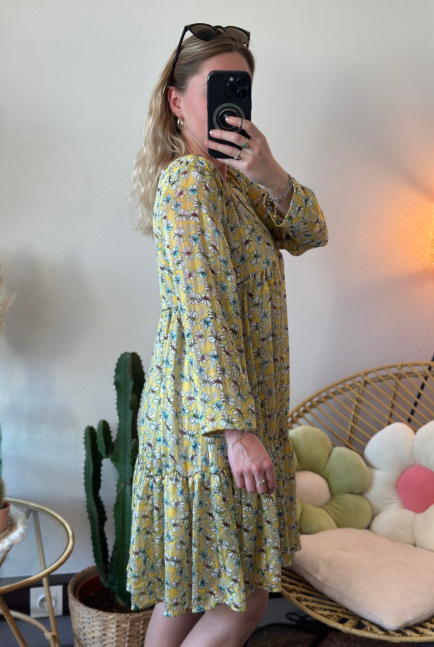 Robe fluide imprimée jaune à motifs fleuris et fil lurex argenté, T.36