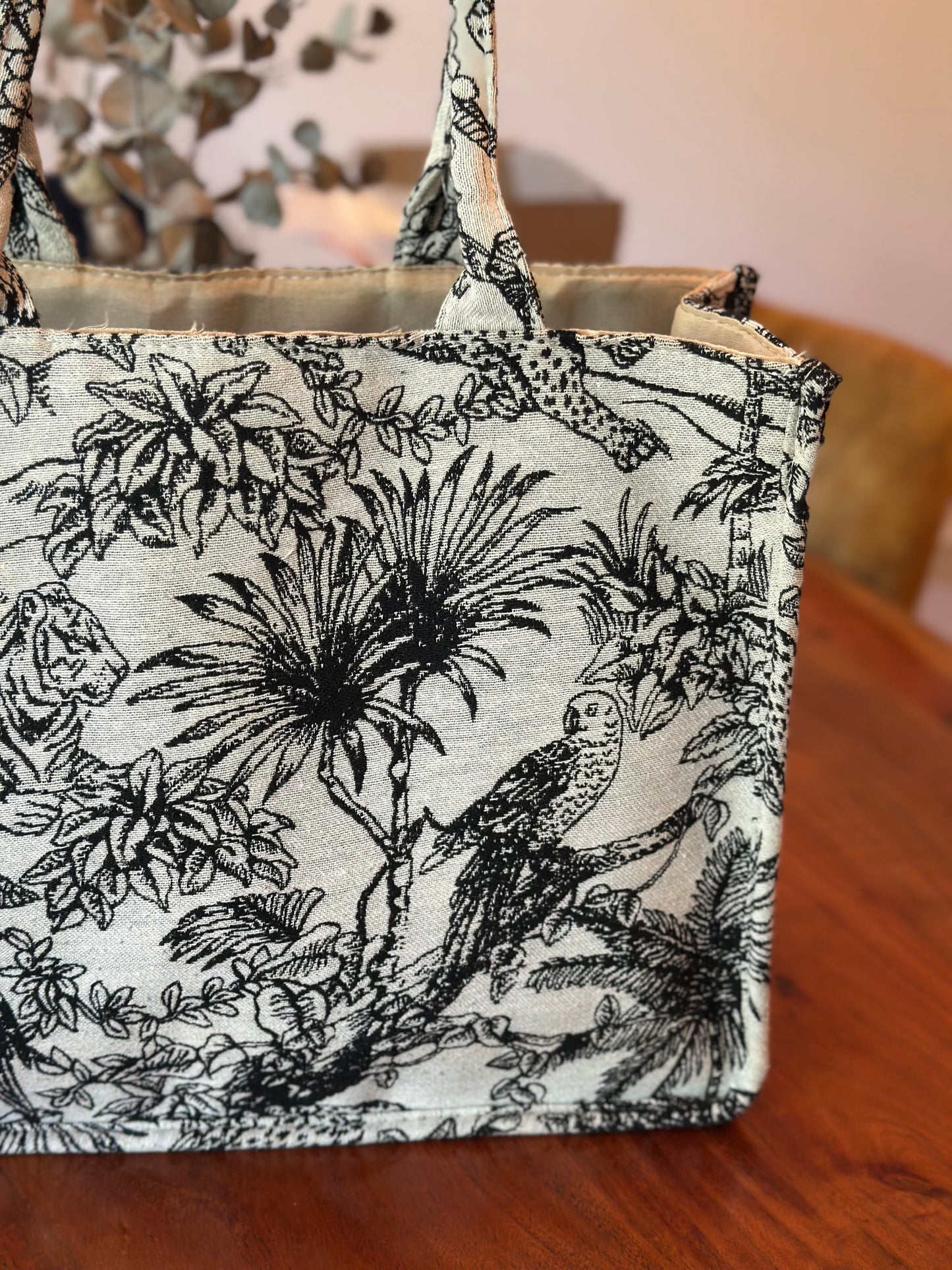 Sac cabas noir en jacquard motif jungle