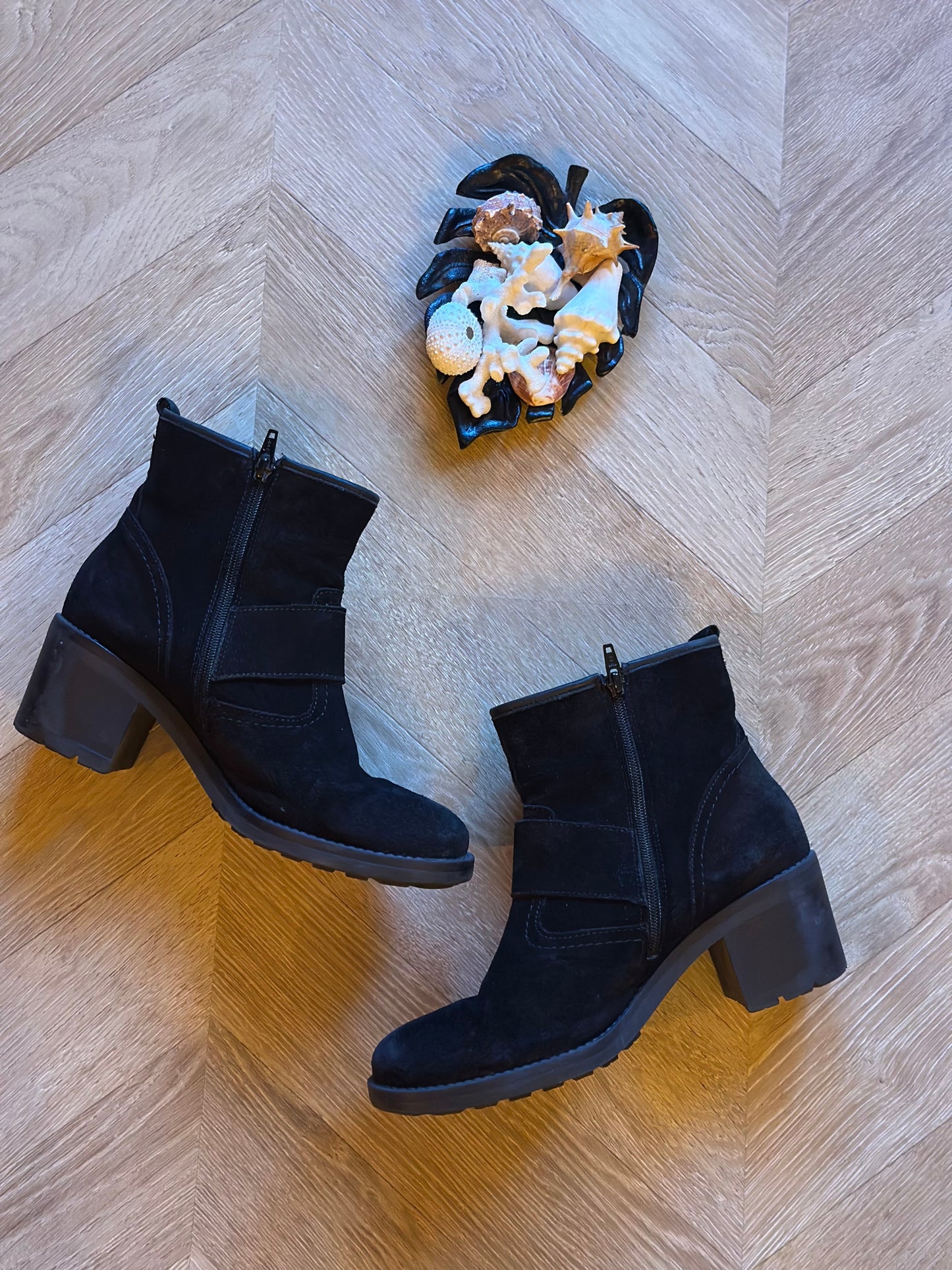 Bottines en cuir daim P.39