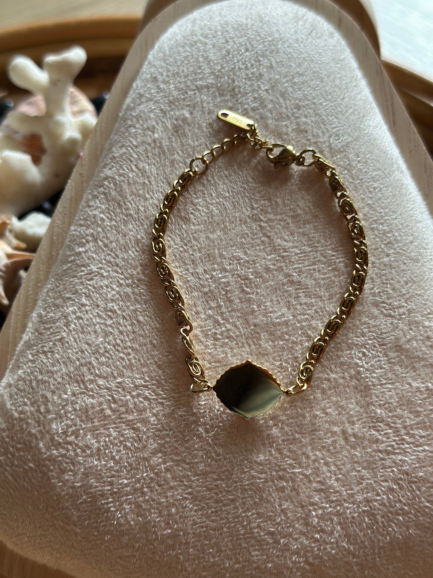 Bracelet doré en acier inoxydable avec pendentif pierre vert